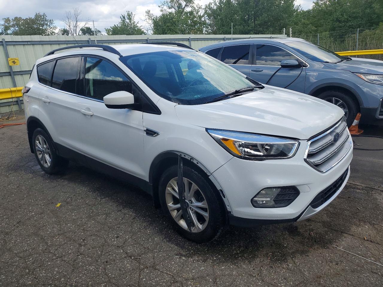 2018 Ford Escape Se White vin: 1FMCU0GD6JUD28085