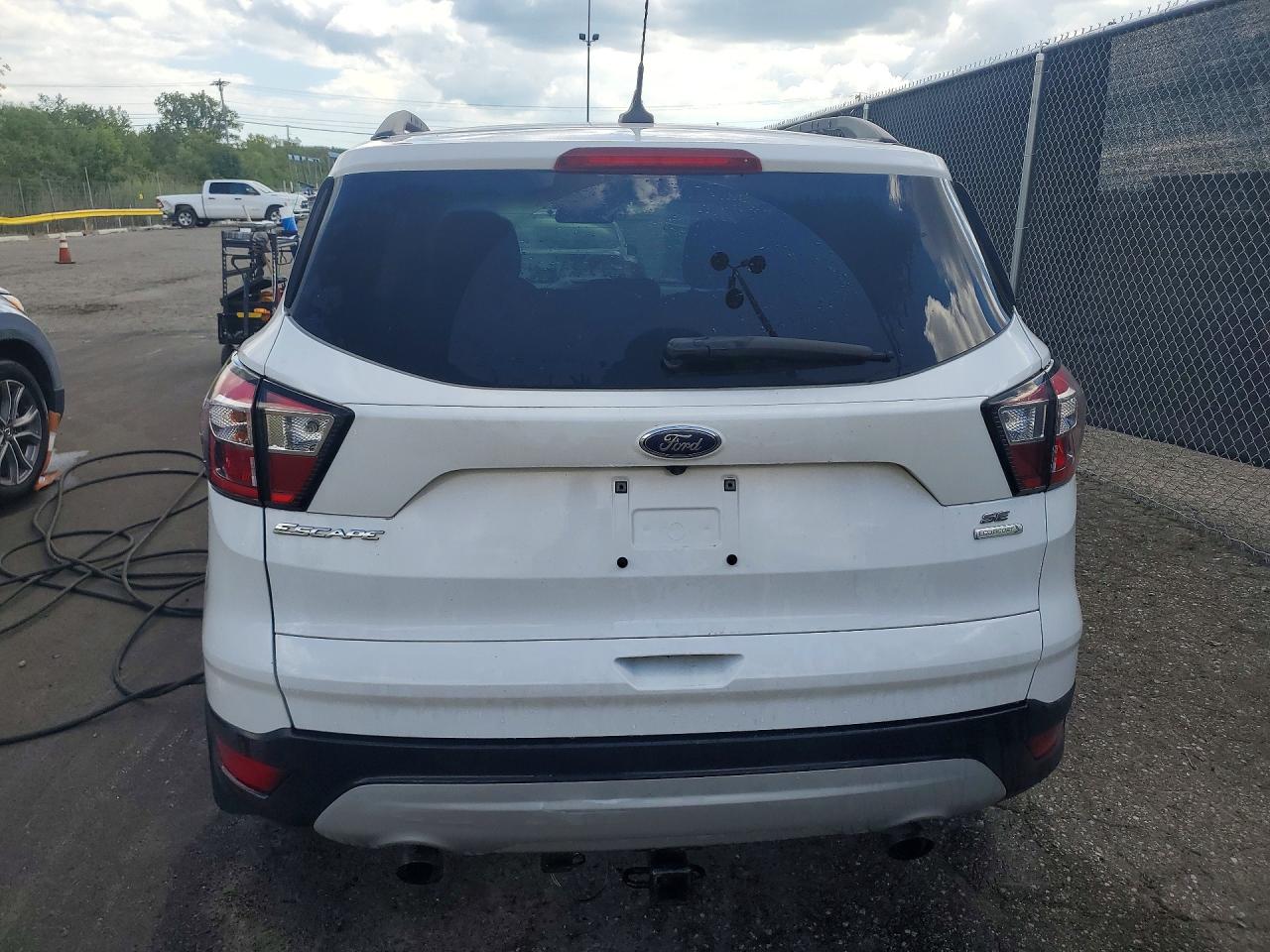 2018 Ford Escape Se White vin: 1FMCU0GD6JUD28085