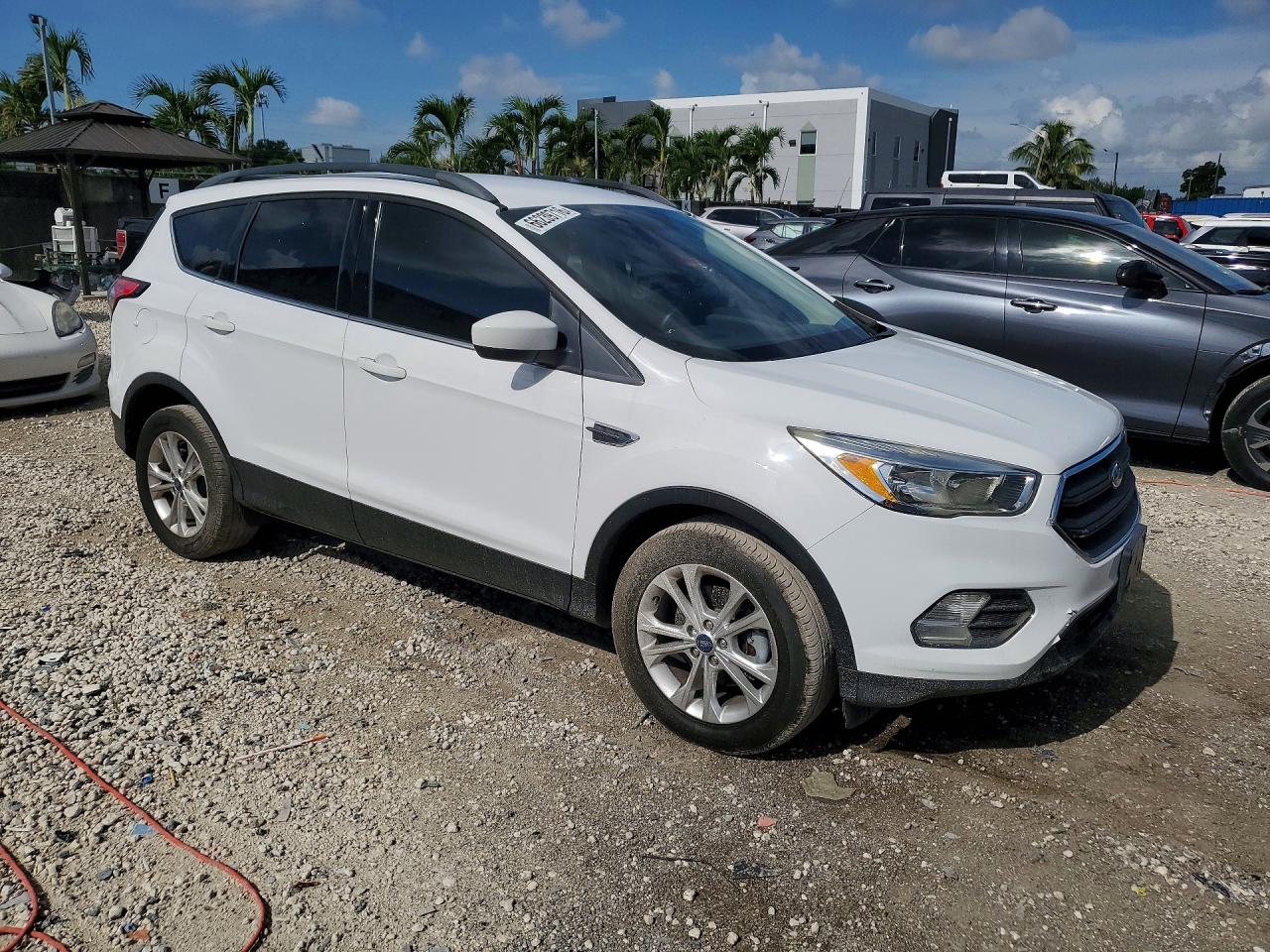 2018 Ford Escape Se White vin: 1FMCU0GD6JUD38289