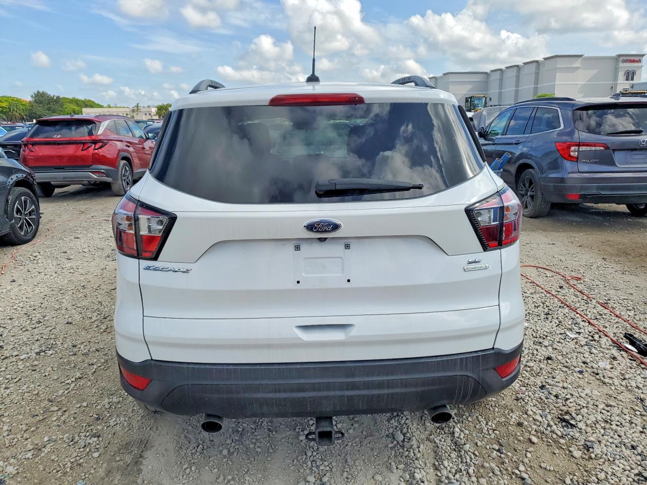2018 Ford Escape Se White vin: 1FMCU0GD6JUD38289