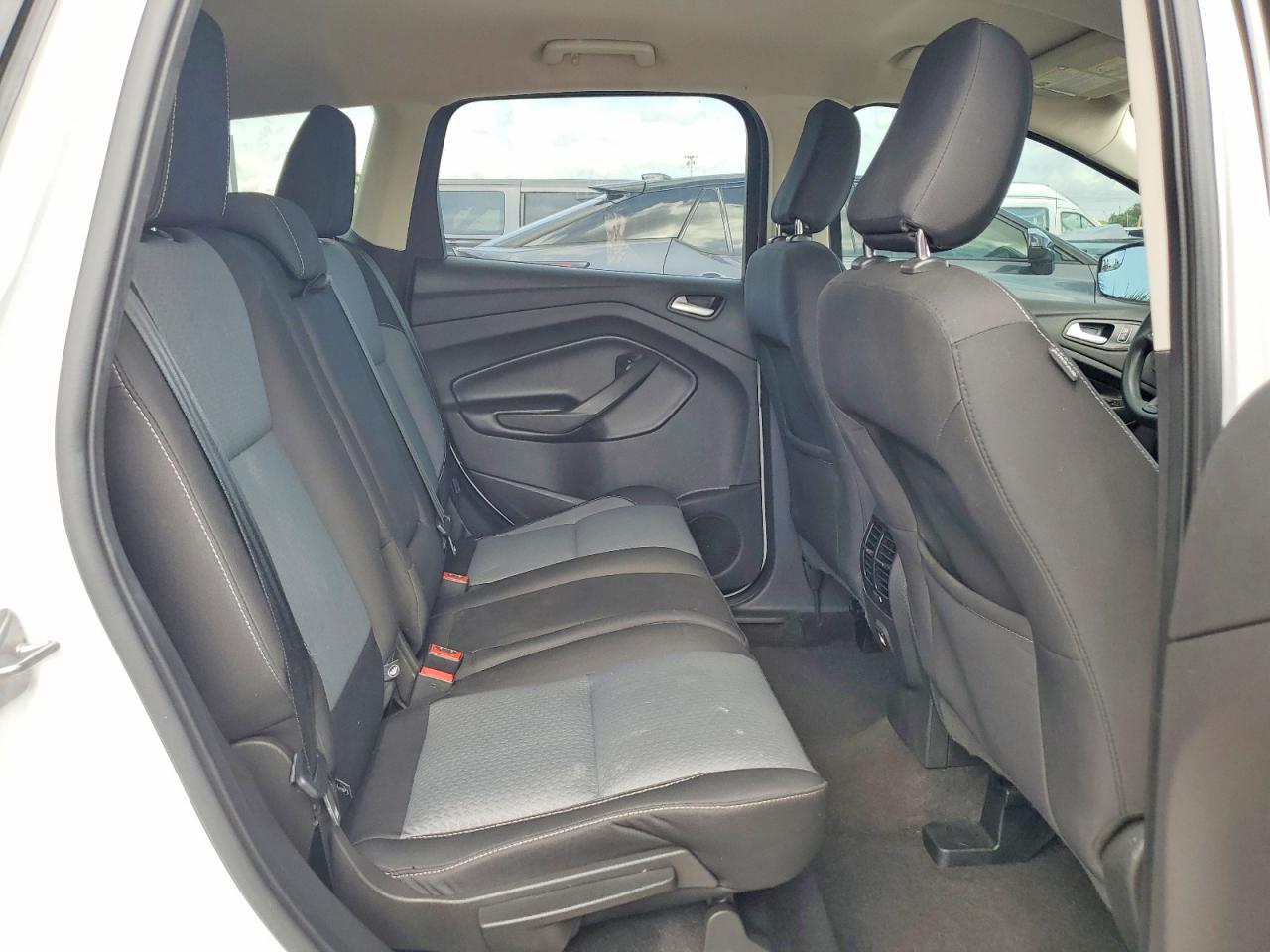 2018 Ford Escape Se White vin: 1FMCU0GD6JUD38289