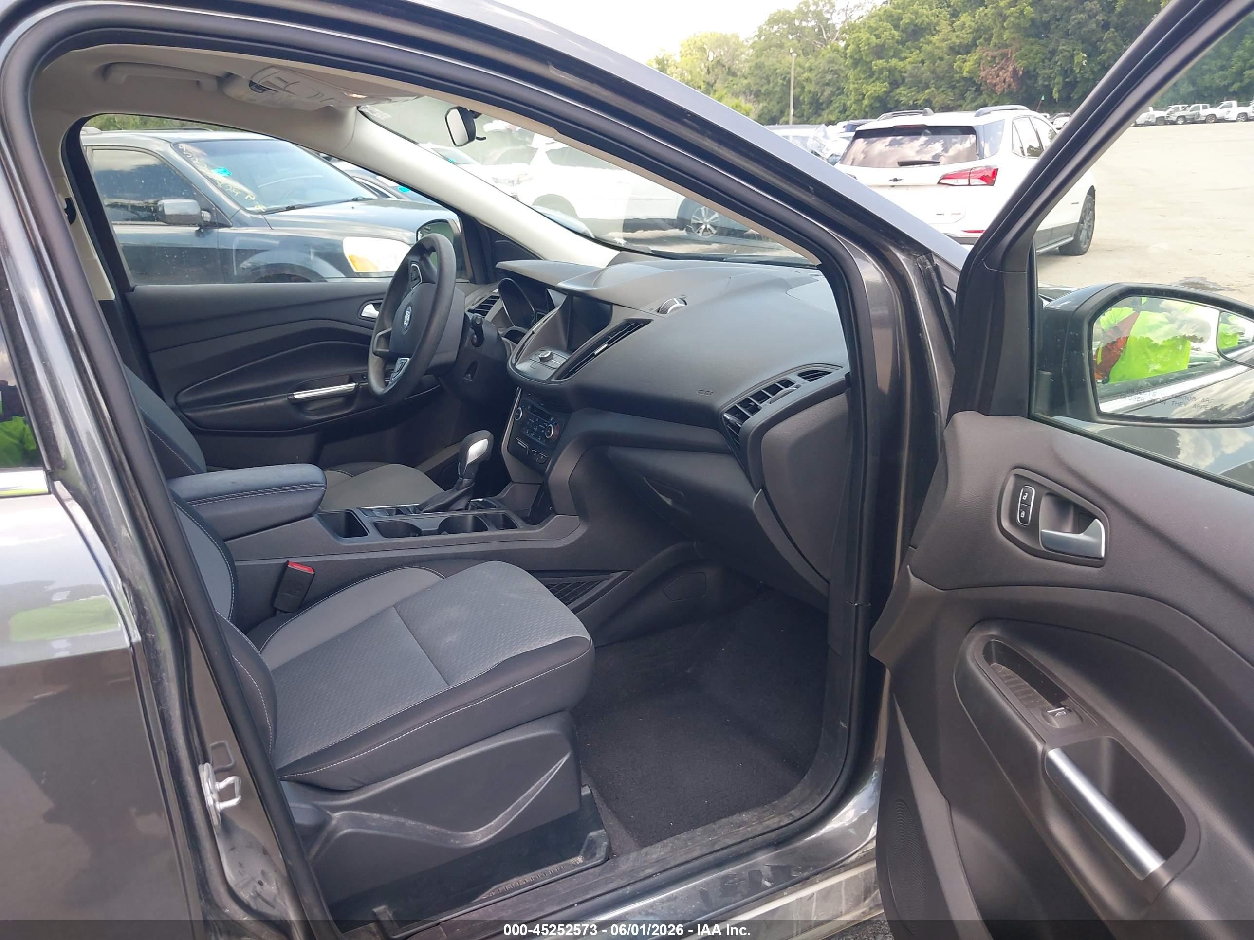 2019 Ford Escape Se Gray vin: 1FMCU0GD6KUB02565