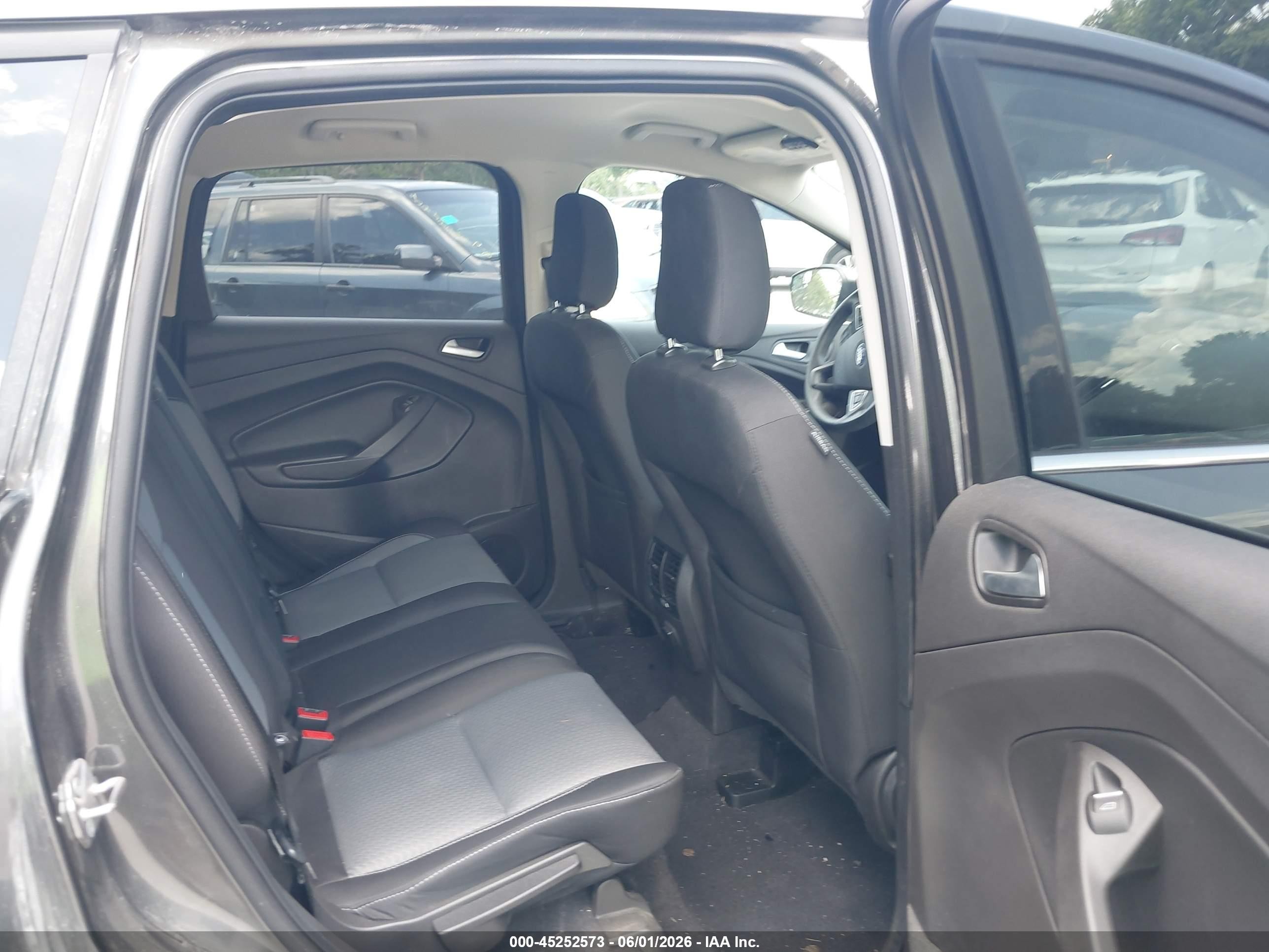 2019 Ford Escape Se Gray vin: 1FMCU0GD6KUB02565