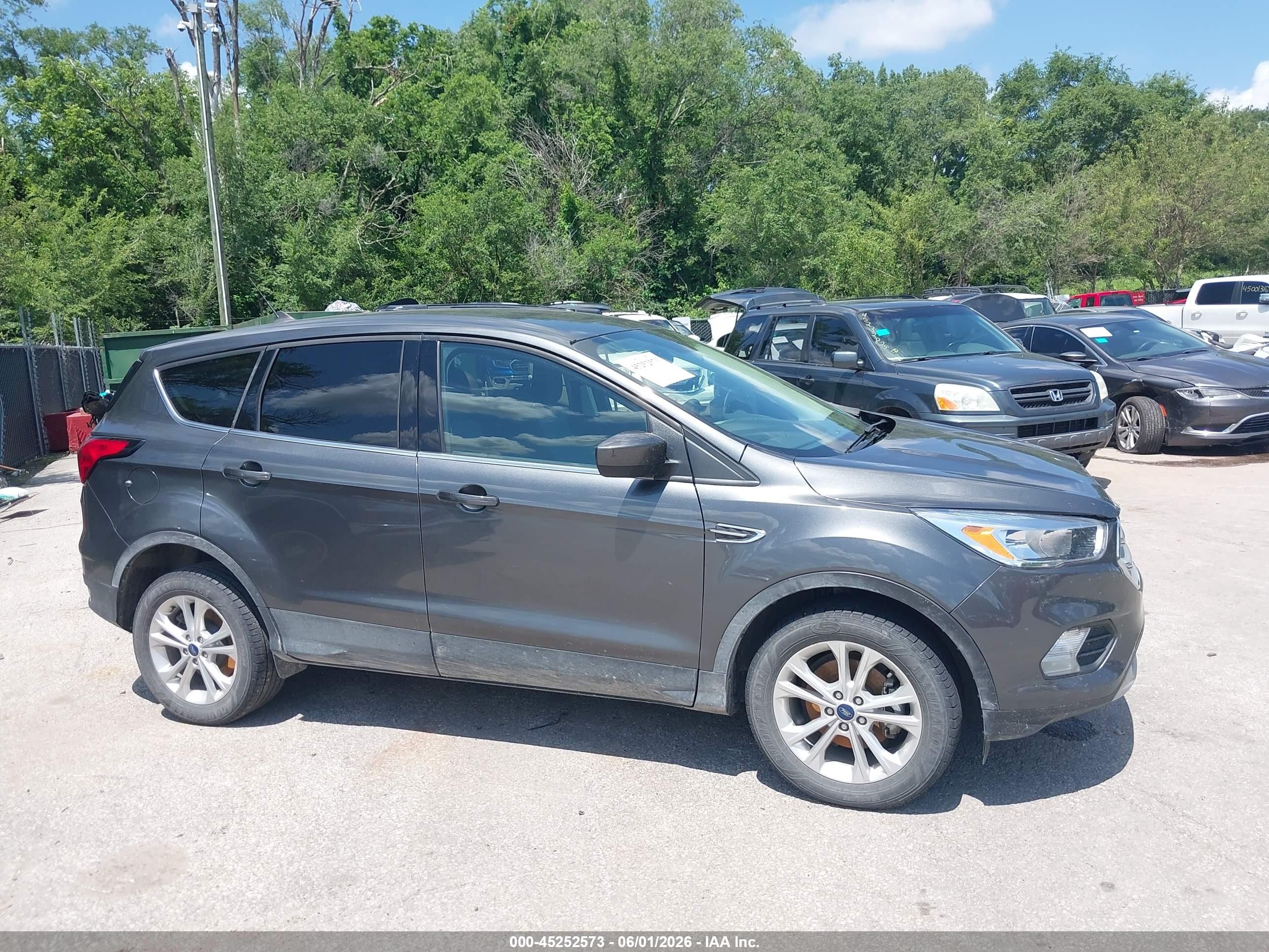 2019 Ford Escape Se Gray vin: 1FMCU0GD6KUB02565