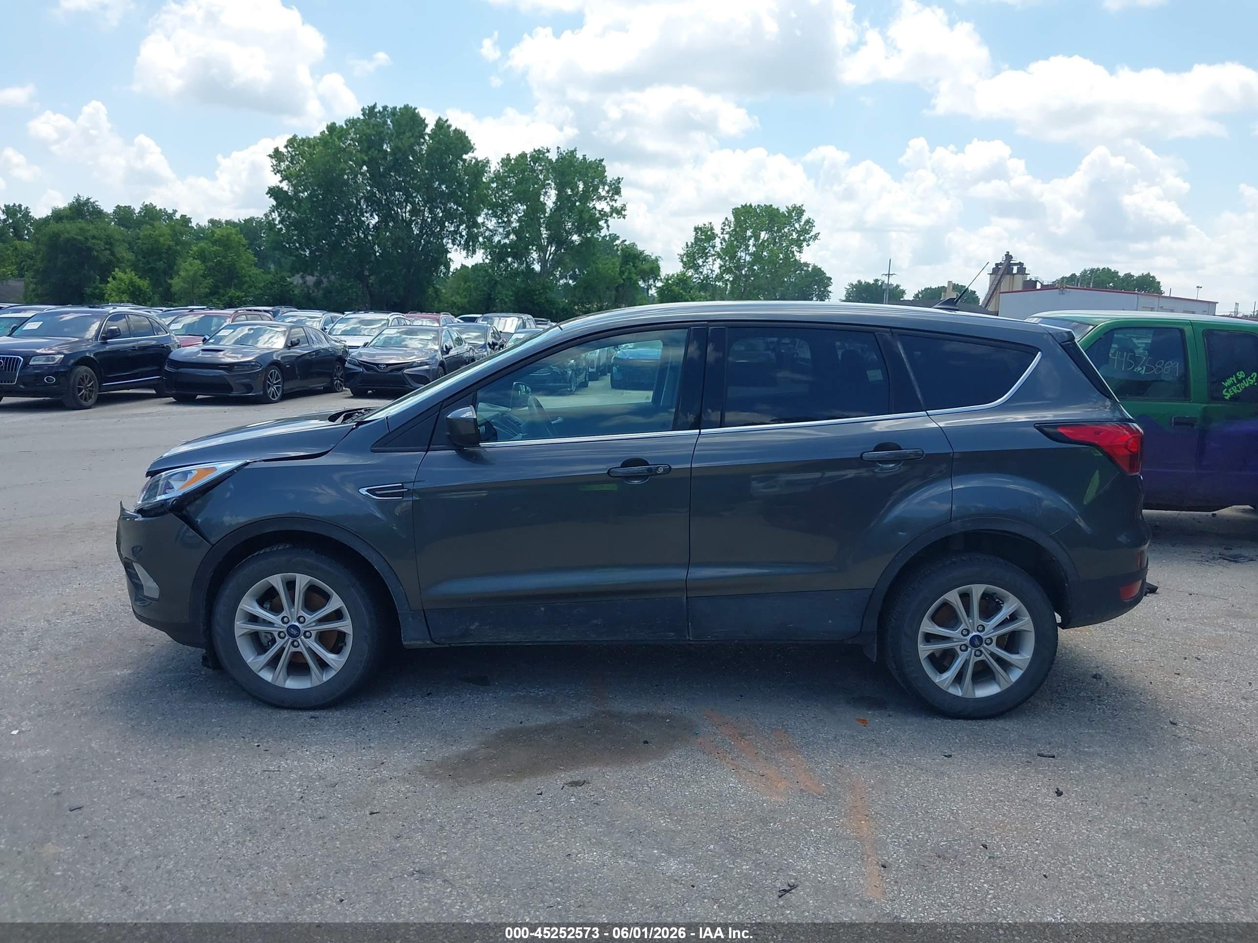 2019 Ford Escape Se Gray vin: 1FMCU0GD6KUB02565