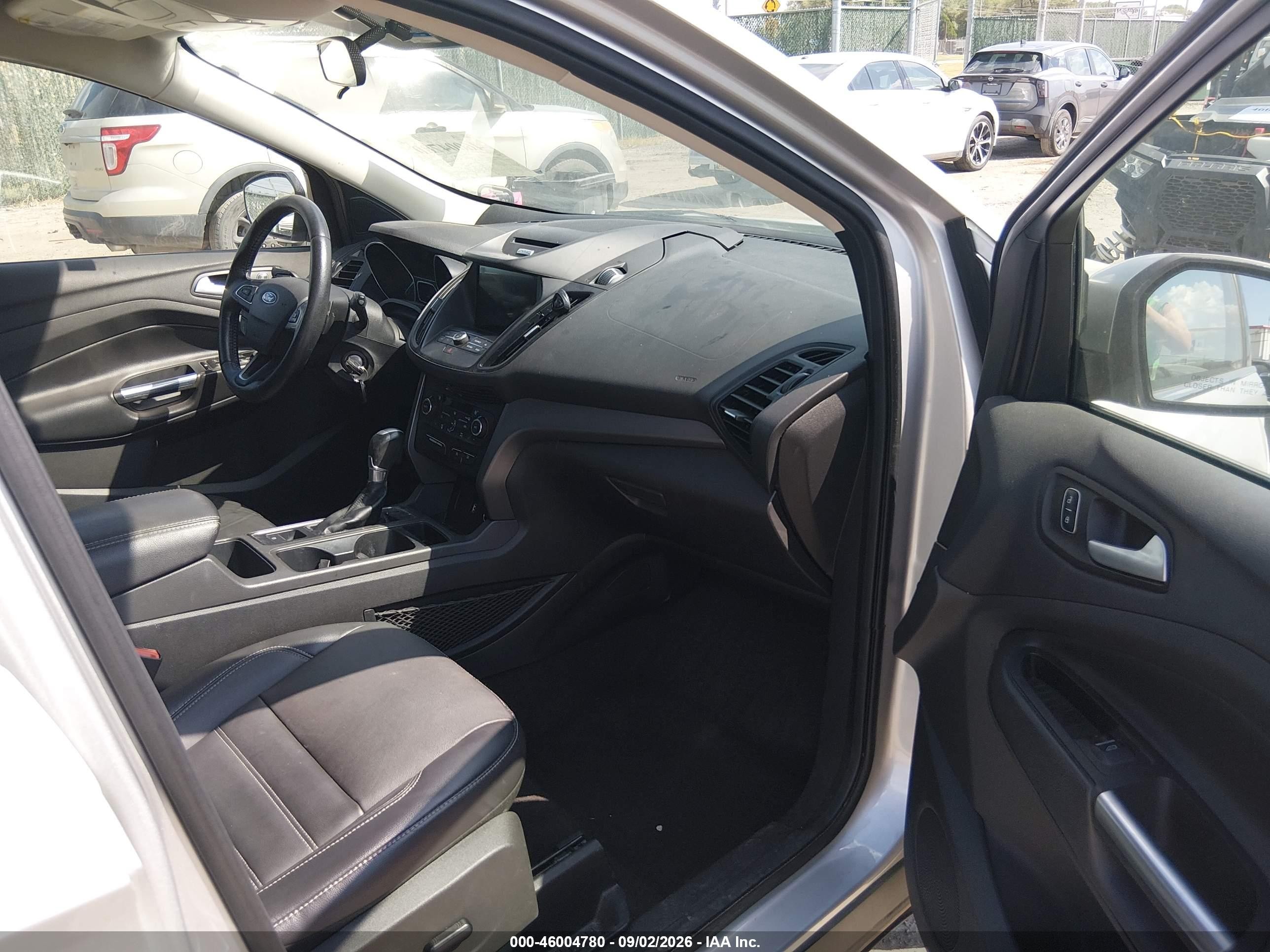 2017 Ford Escape Se Серебряный vin: 1FMCU0GD7HUA48508