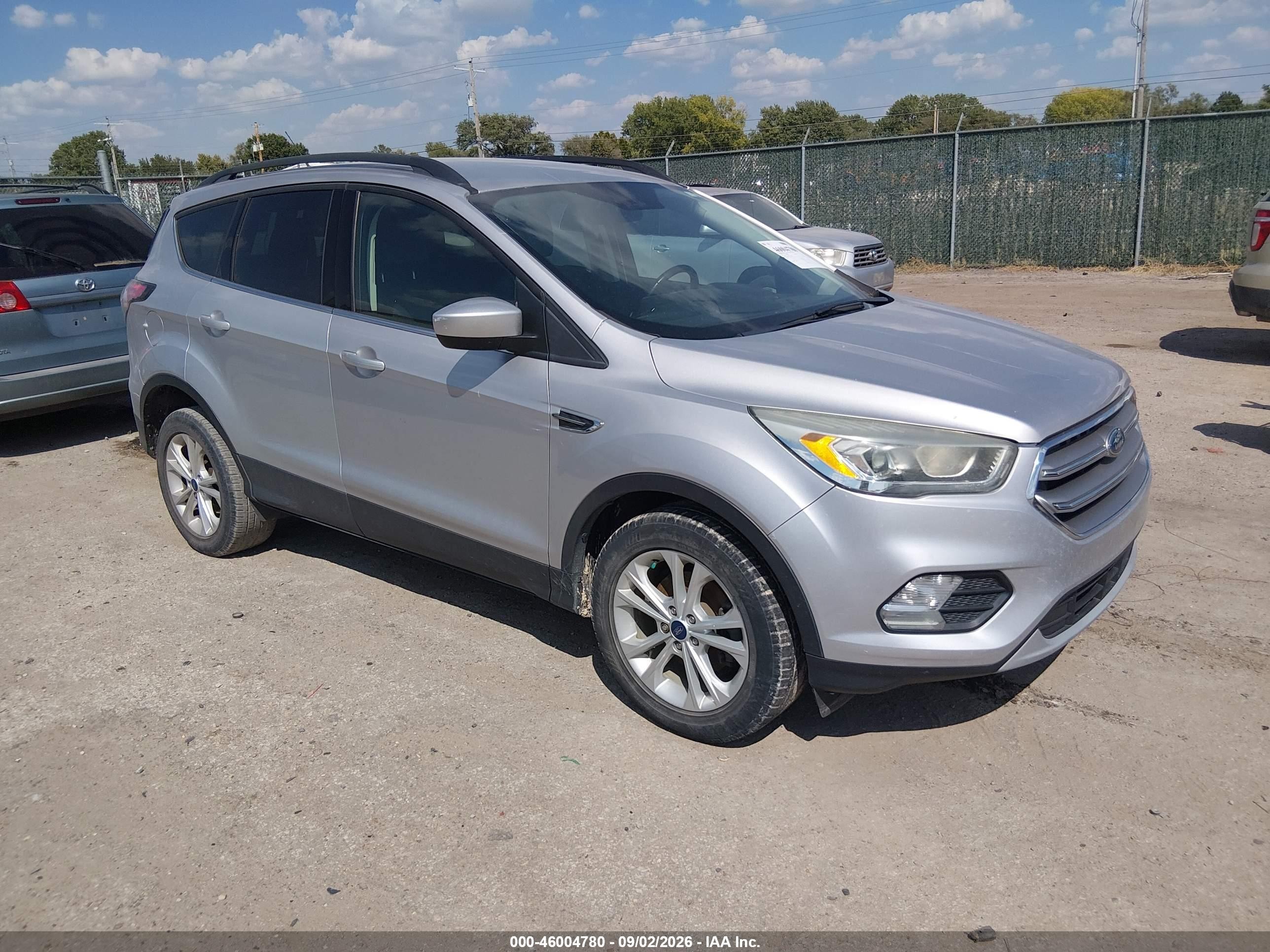 2017 Ford Escape Se Серебряный vin: 1FMCU0GD7HUA48508