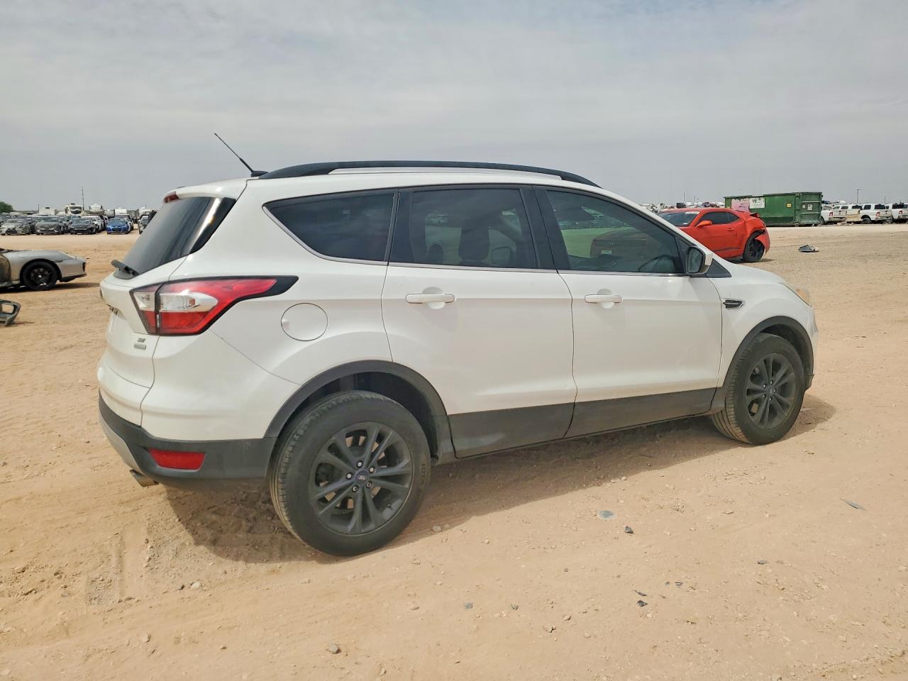 2018 Ford Escape Se White vin: 1FMCU0GD7JUB76222