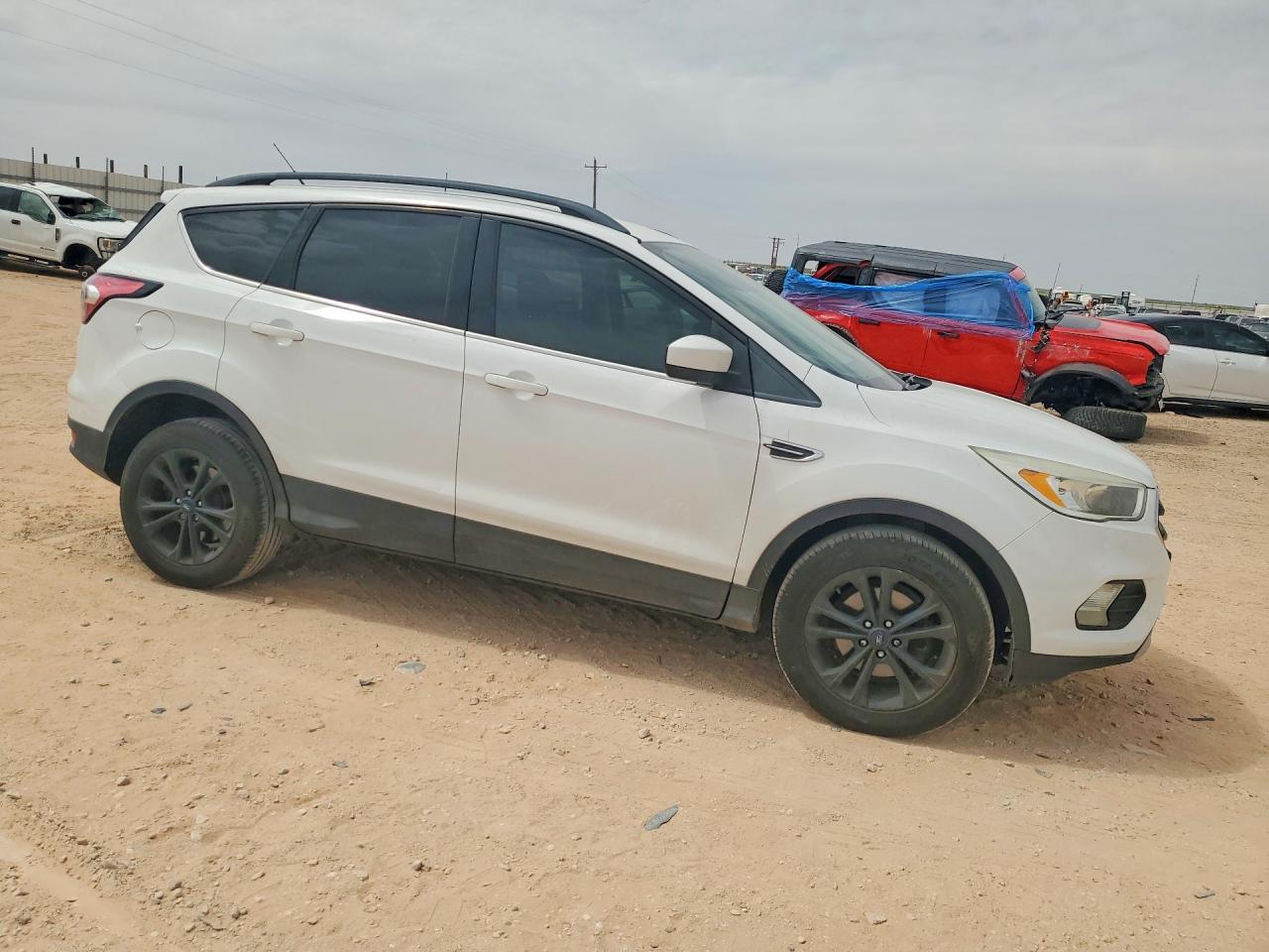 2018 Ford Escape Se White vin: 1FMCU0GD7JUB76222