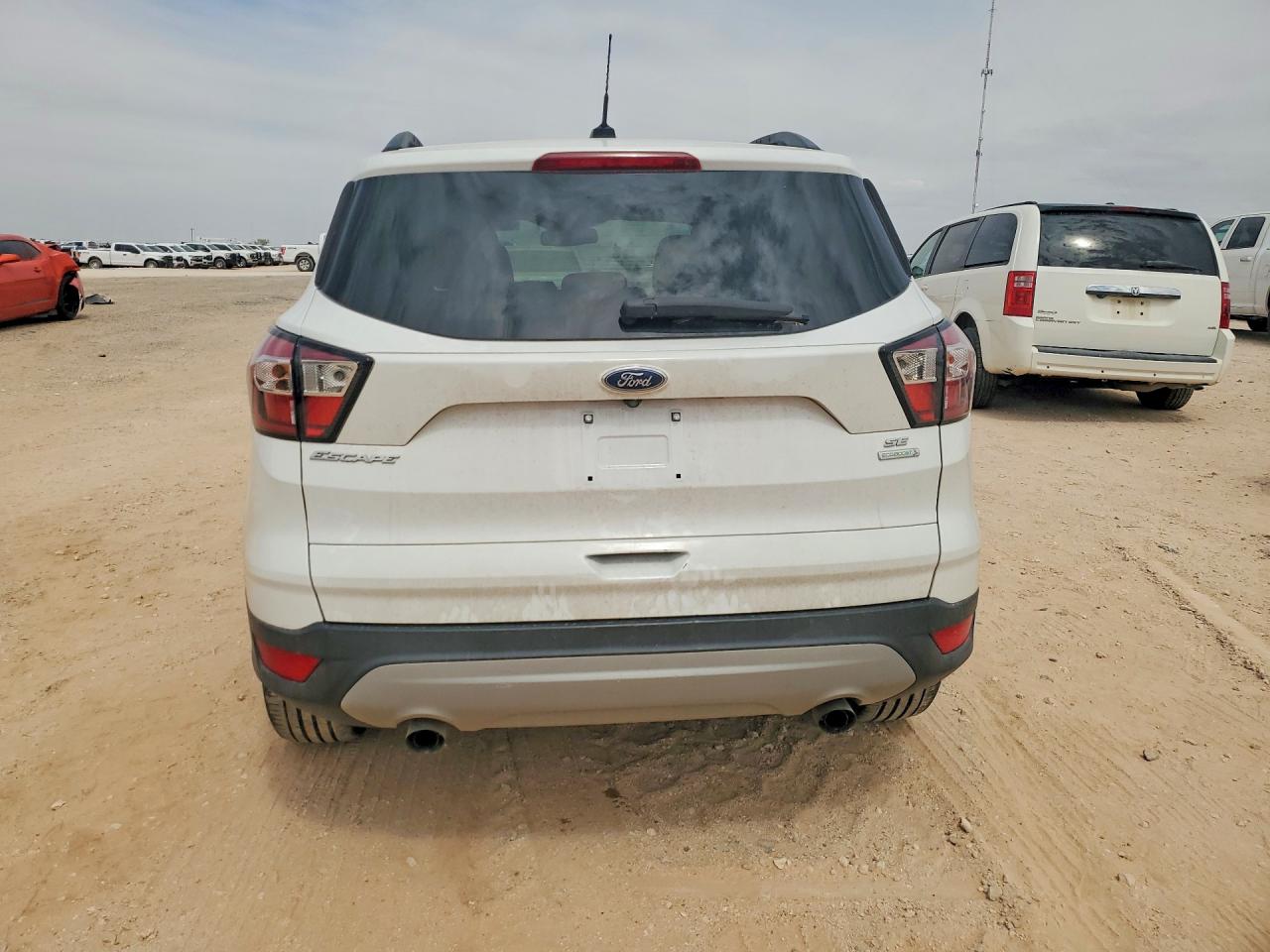 2018 Ford Escape Se White vin: 1FMCU0GD7JUB76222