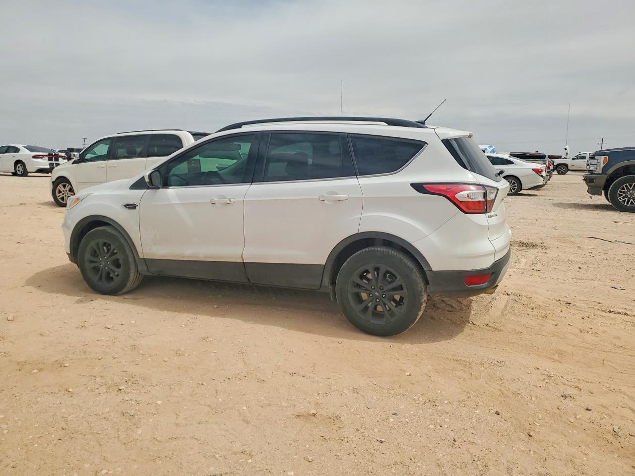 2018 Ford Escape Se White vin: 1FMCU0GD7JUB76222