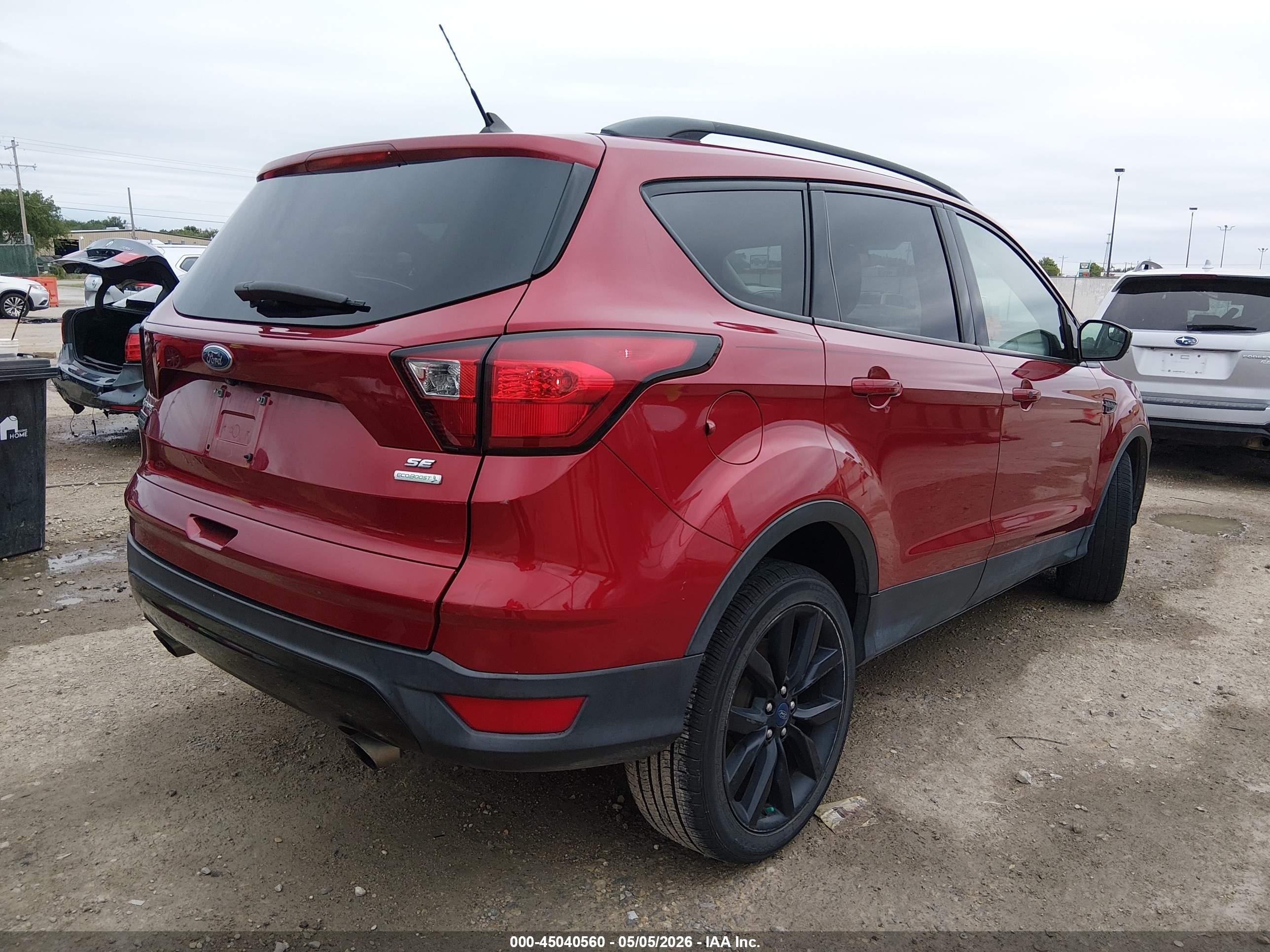 2019 Ford Escape Se Красный vin: 1FMCU0GD7KUA96744