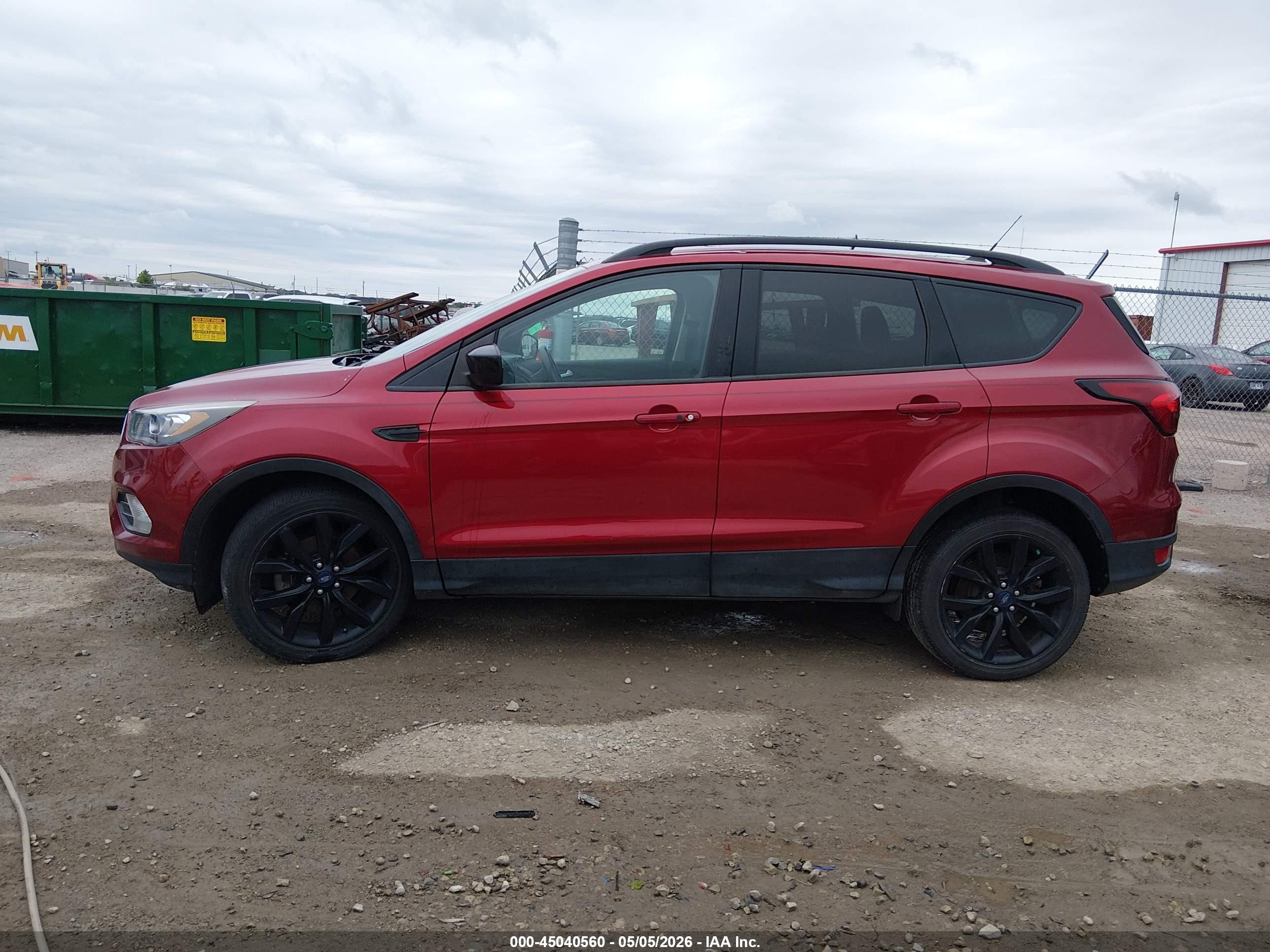 2019 Ford Escape Se Красный vin: 1FMCU0GD7KUA96744