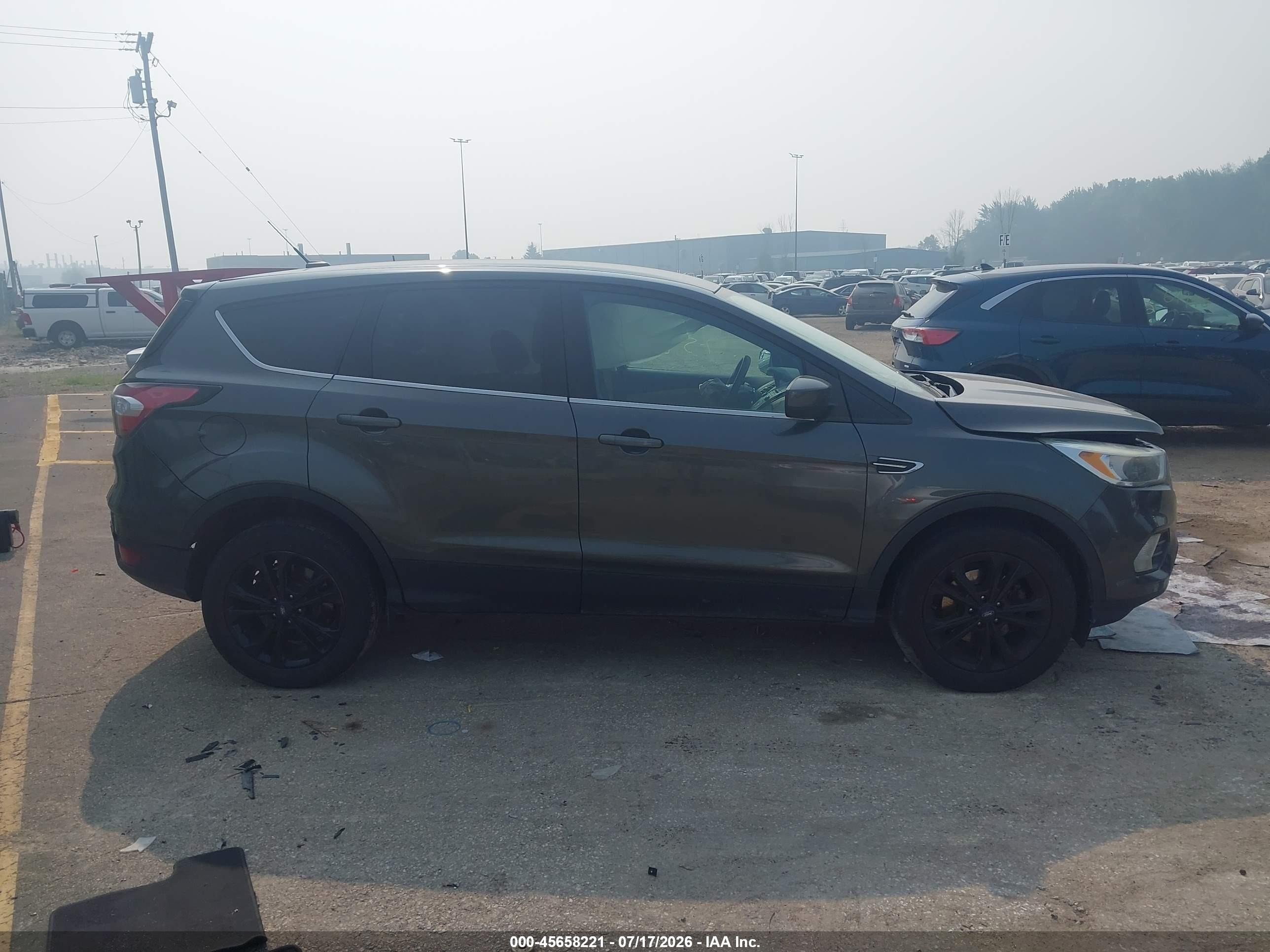 2017 Ford Escape Se Gray vin: 1FMCU0GD8HUA53572
