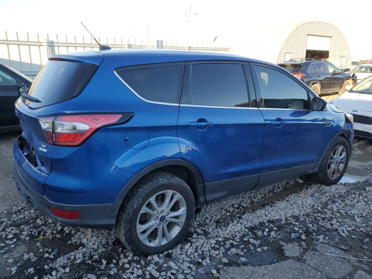 2017 Ford Escape Se Синий vin: 1FMCU0GD8HUC34316