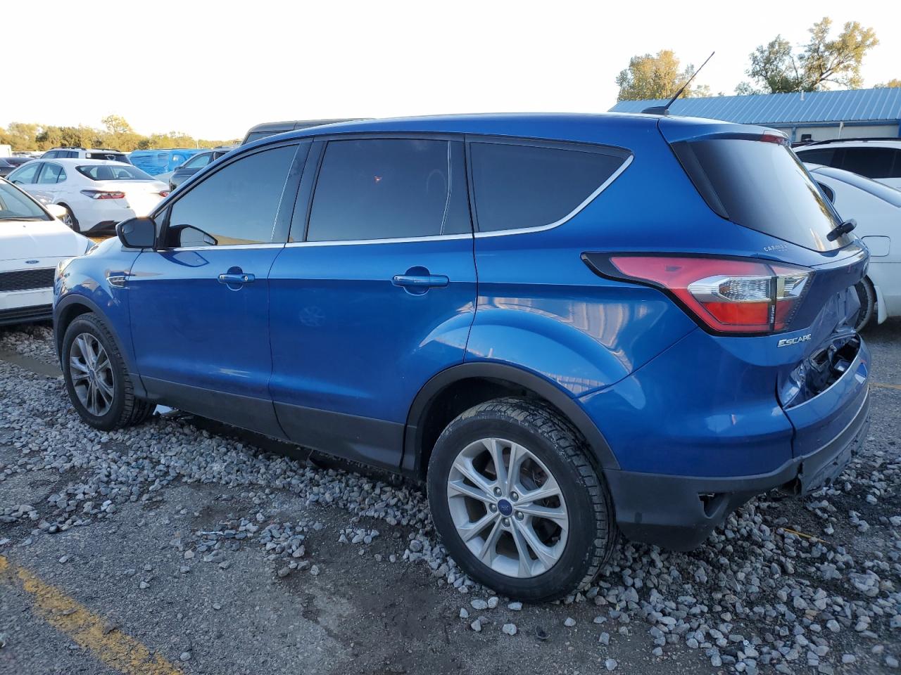 2017 Ford Escape Se Синий vin: 1FMCU0GD8HUC34316