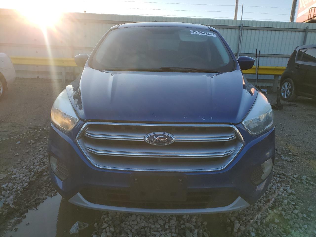 2017 Ford Escape Se Синий vin: 1FMCU0GD8HUC34316