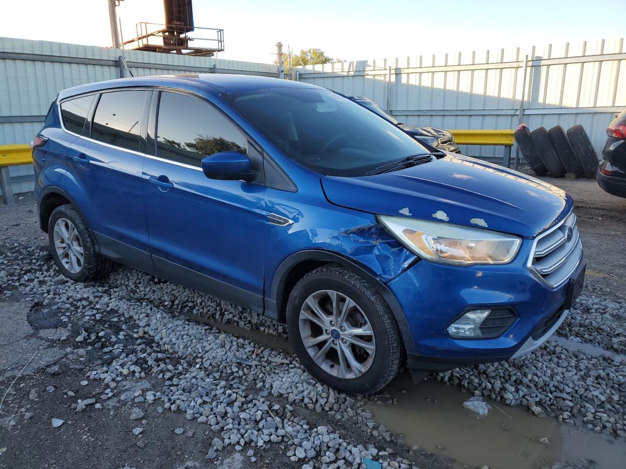 2017 Ford Escape Se Синий vin: 1FMCU0GD8HUC34316