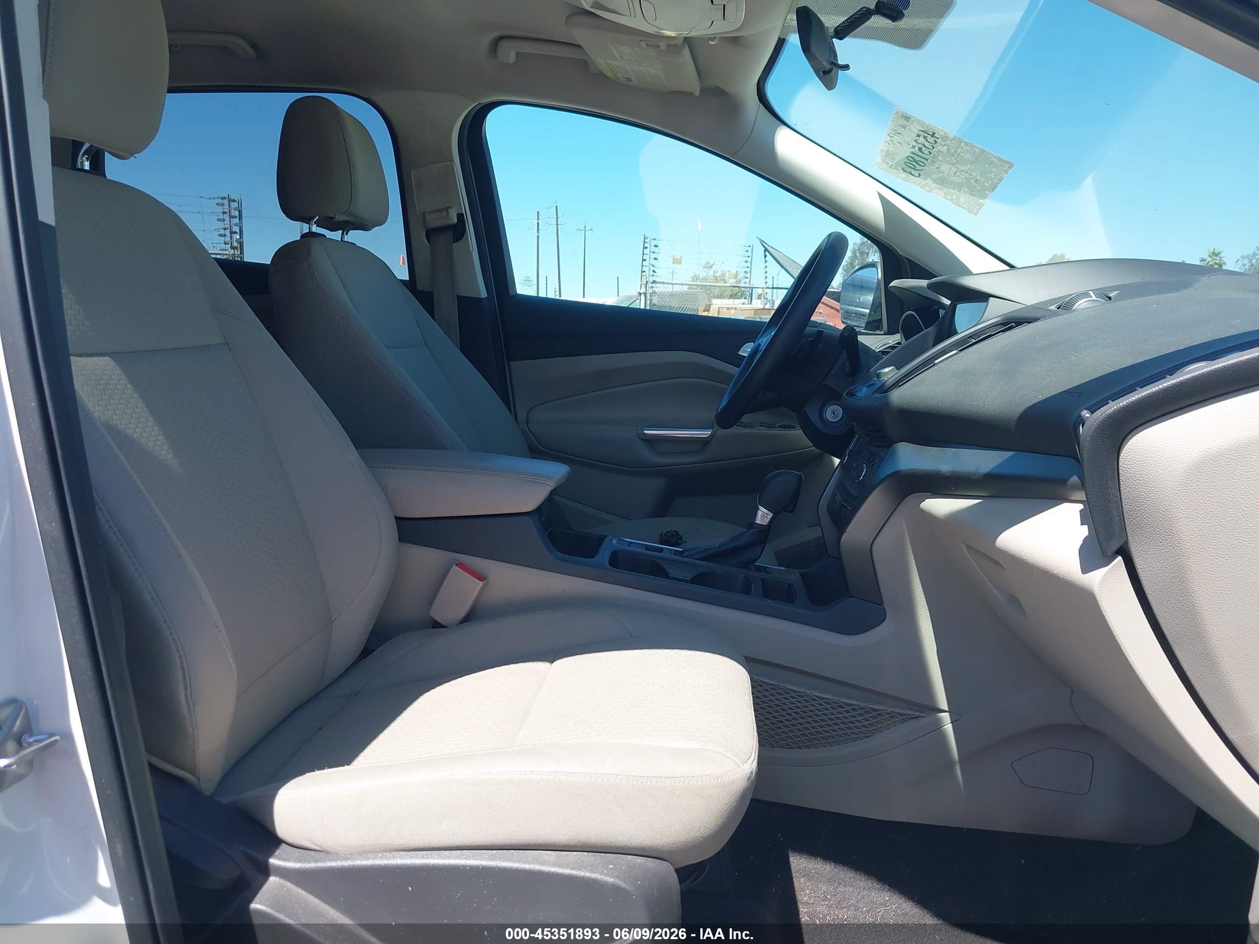 2017 Ford Escape Se White vin: 1FMCU0GD8HUE48223