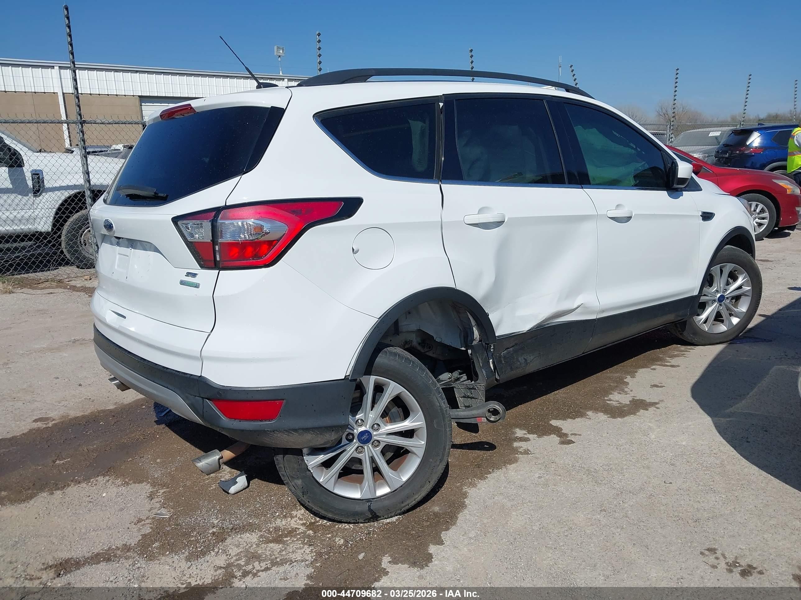 2018 Ford Escape Se White vin: 1FMCU0GD8JUA58714