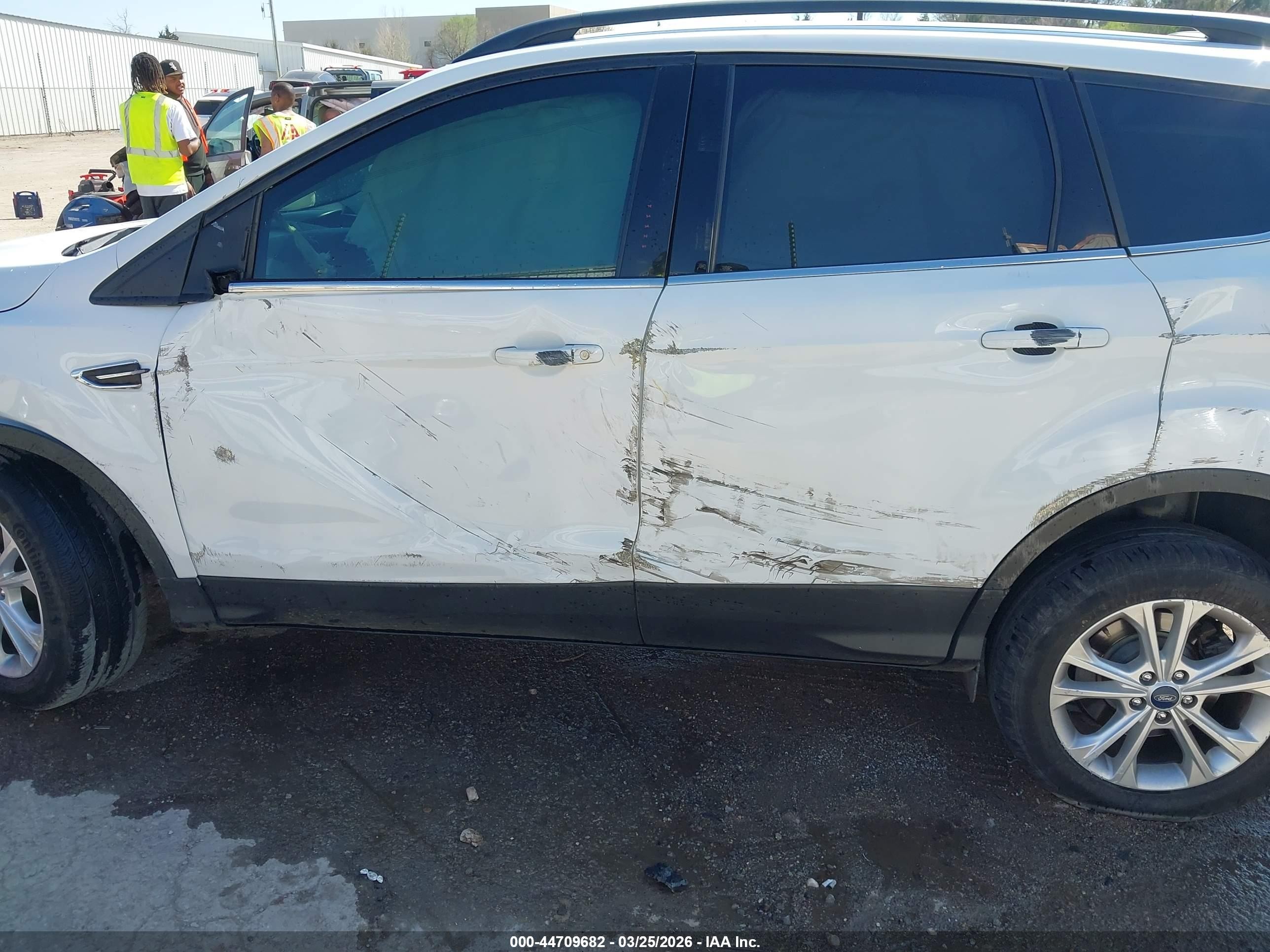 2018 Ford Escape Se White vin: 1FMCU0GD8JUA58714