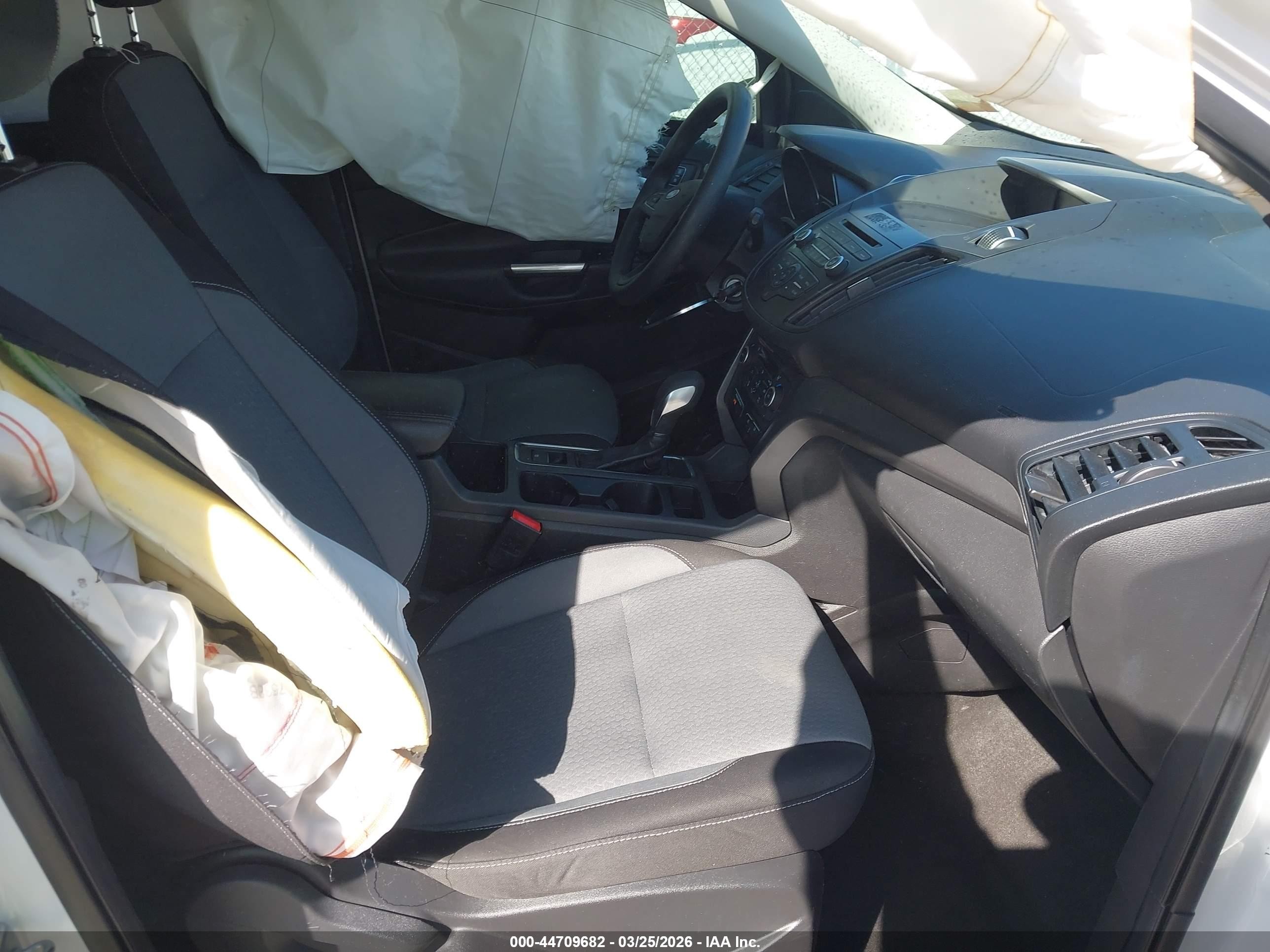 2018 Ford Escape Se White vin: 1FMCU0GD8JUA58714