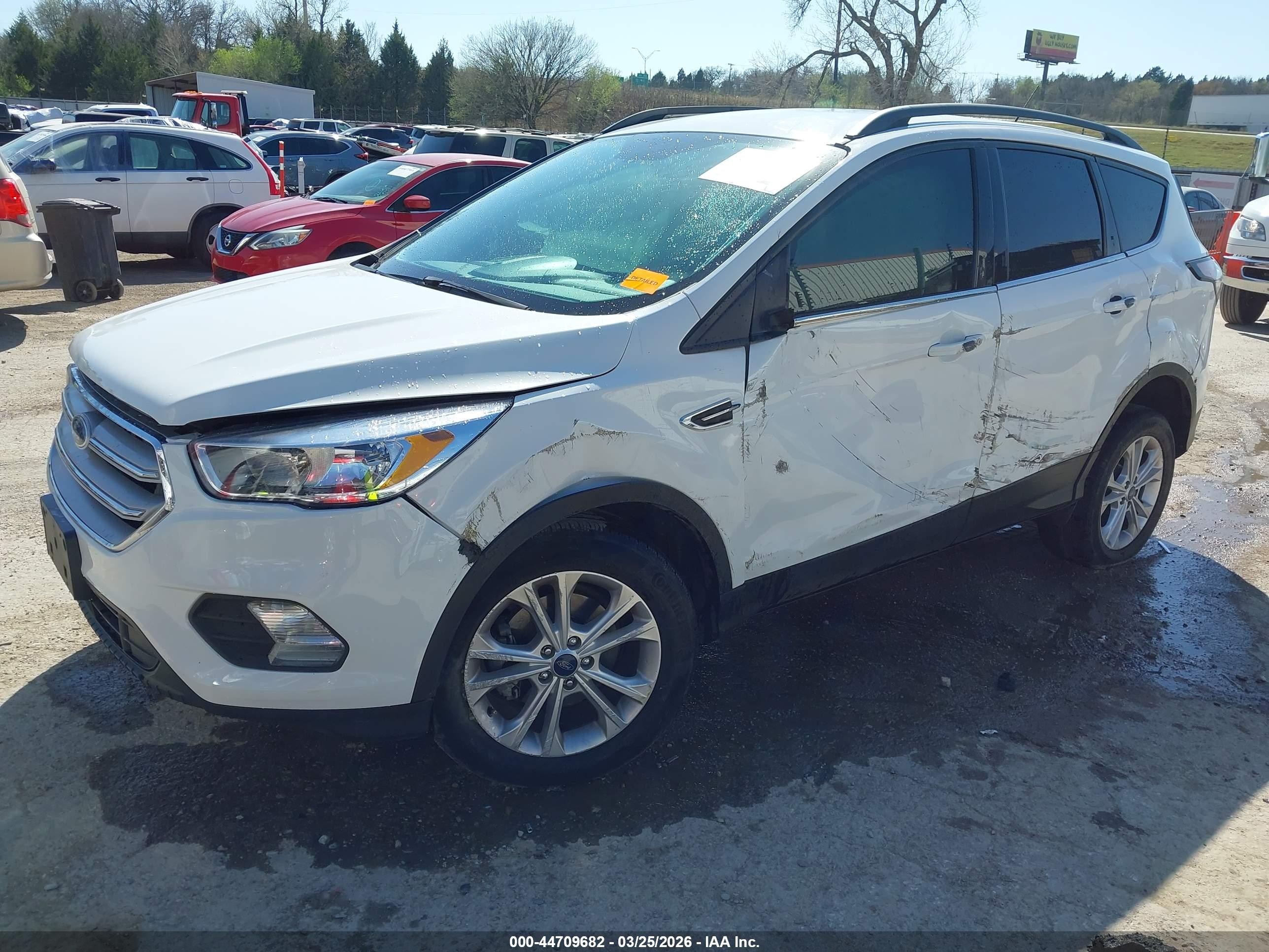 2018 Ford Escape Se White vin: 1FMCU0GD8JUA58714