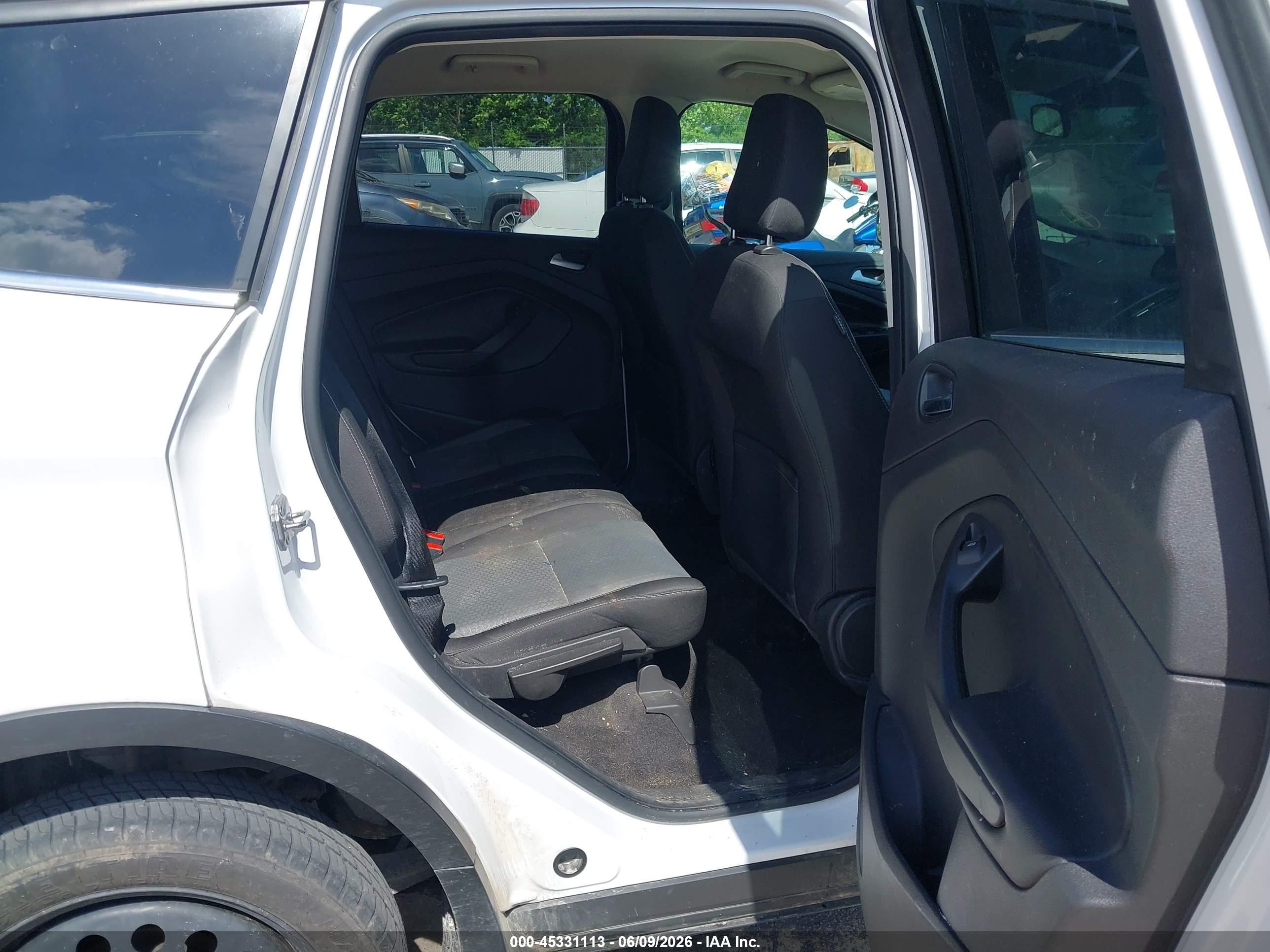 2018 Ford Escape Se Белый vin: 1FMCU0GD8JUA76162