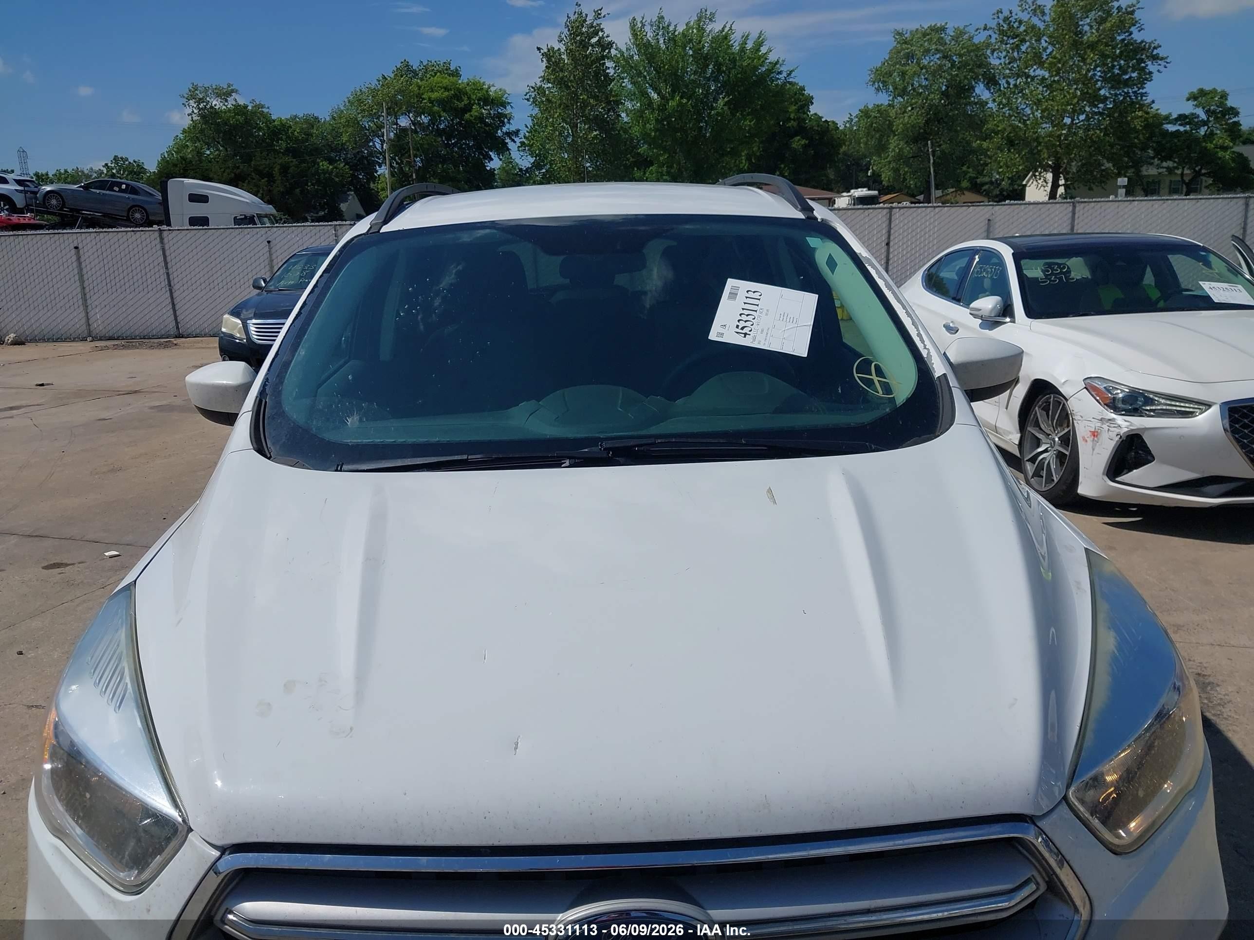 2018 Ford Escape Se Белый vin: 1FMCU0GD8JUA76162