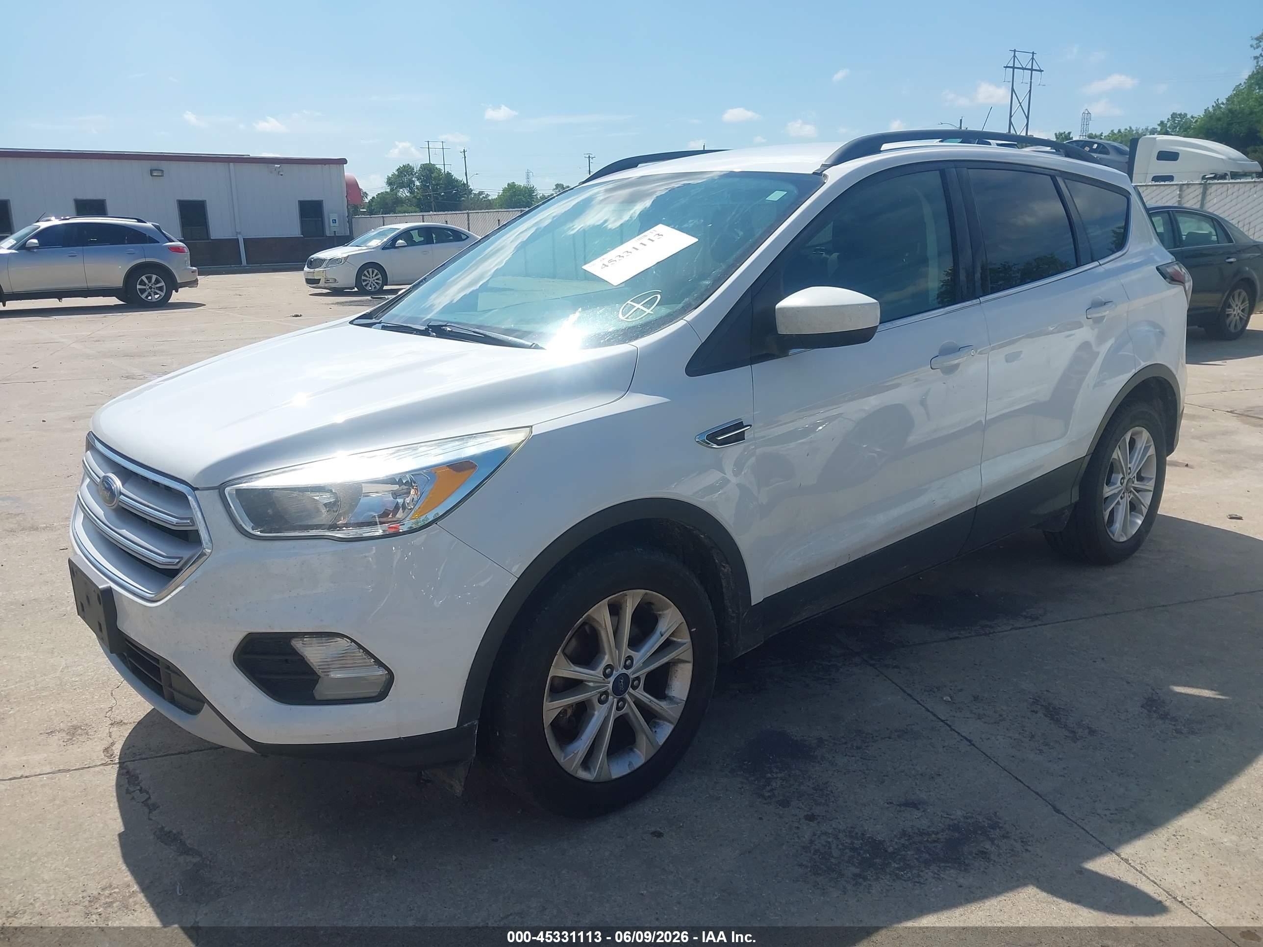 2018 Ford Escape Se Белый vin: 1FMCU0GD8JUA76162