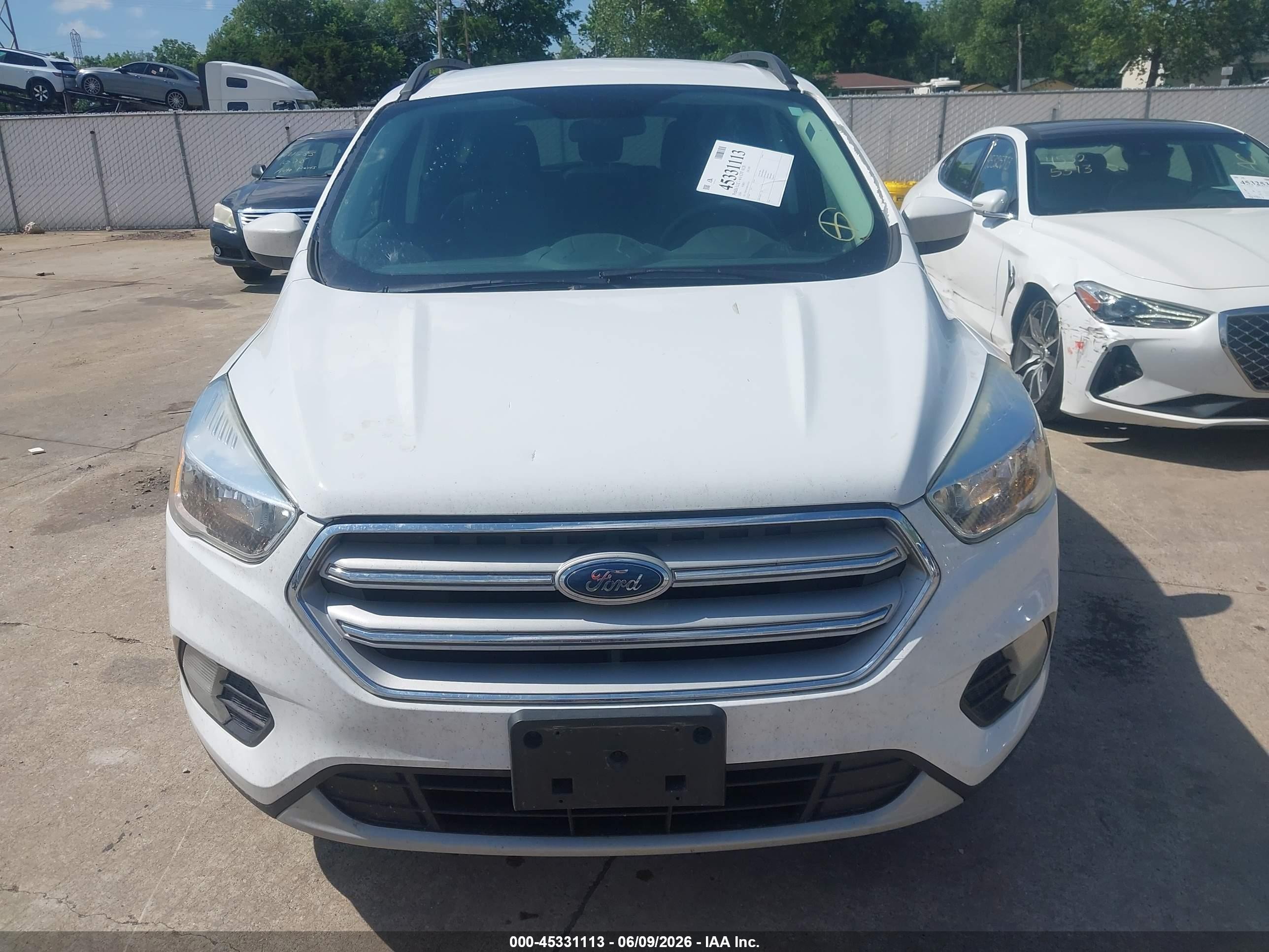2018 Ford Escape Se Белый vin: 1FMCU0GD8JUA76162