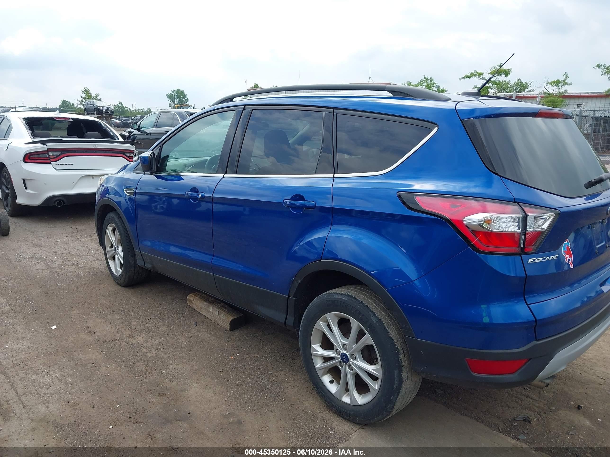 2018 Ford Escape Se Blue vin: 1FMCU0GD8JUB09080