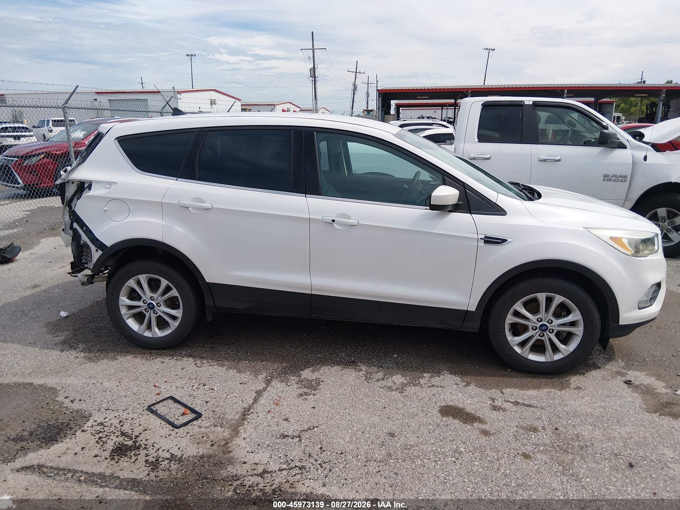 2019 Ford Escape Se White vin: 1FMCU0GD8KUA89494