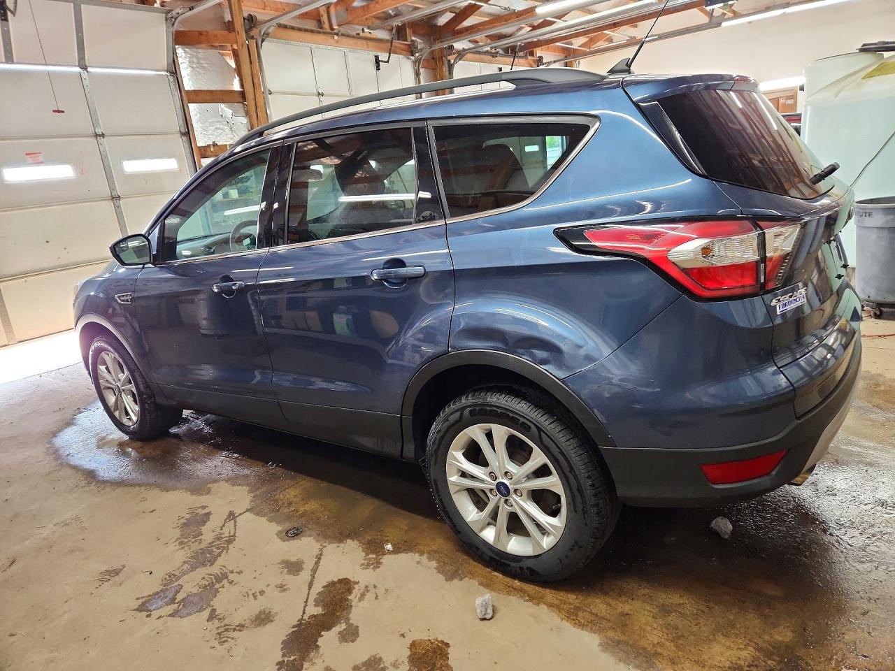 2018 Ford Escape Se Blue vin: 1FMCU0GD9JUC46898