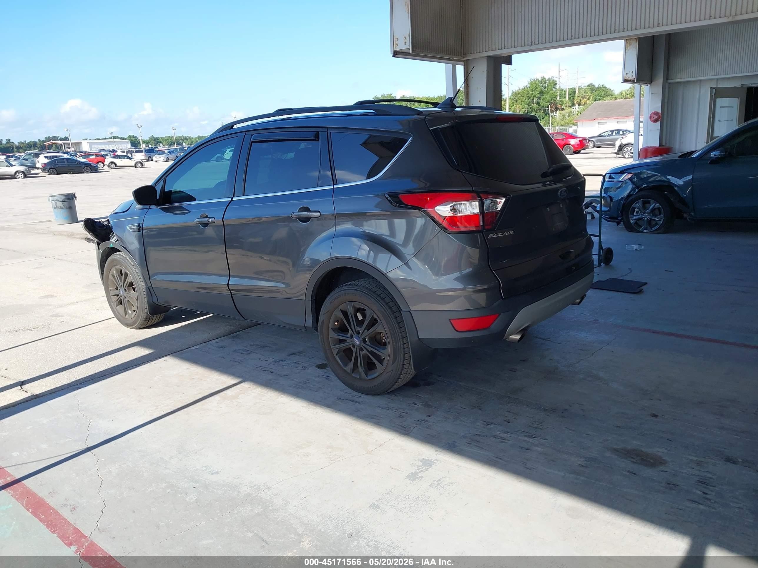 2018 Ford Escape Se Gray vin: 1FMCU0GD9JUD15153