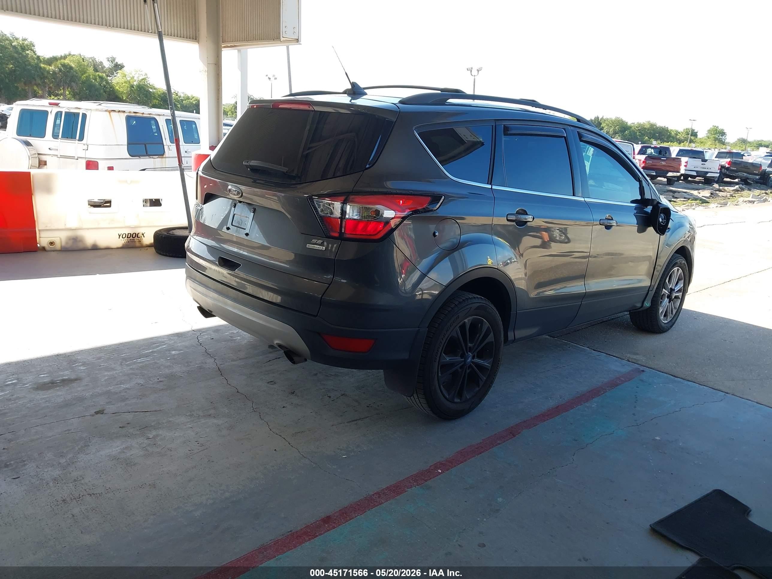 2018 Ford Escape Se Gray vin: 1FMCU0GD9JUD15153