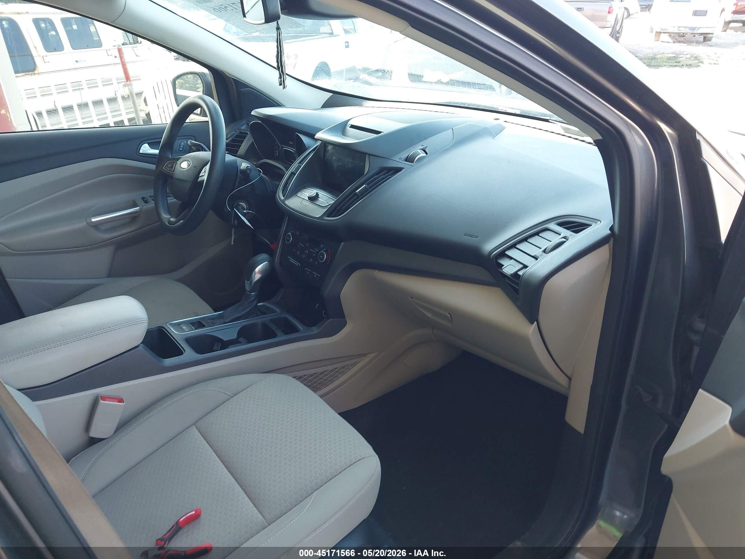 2018 Ford Escape Se Gray vin: 1FMCU0GD9JUD15153