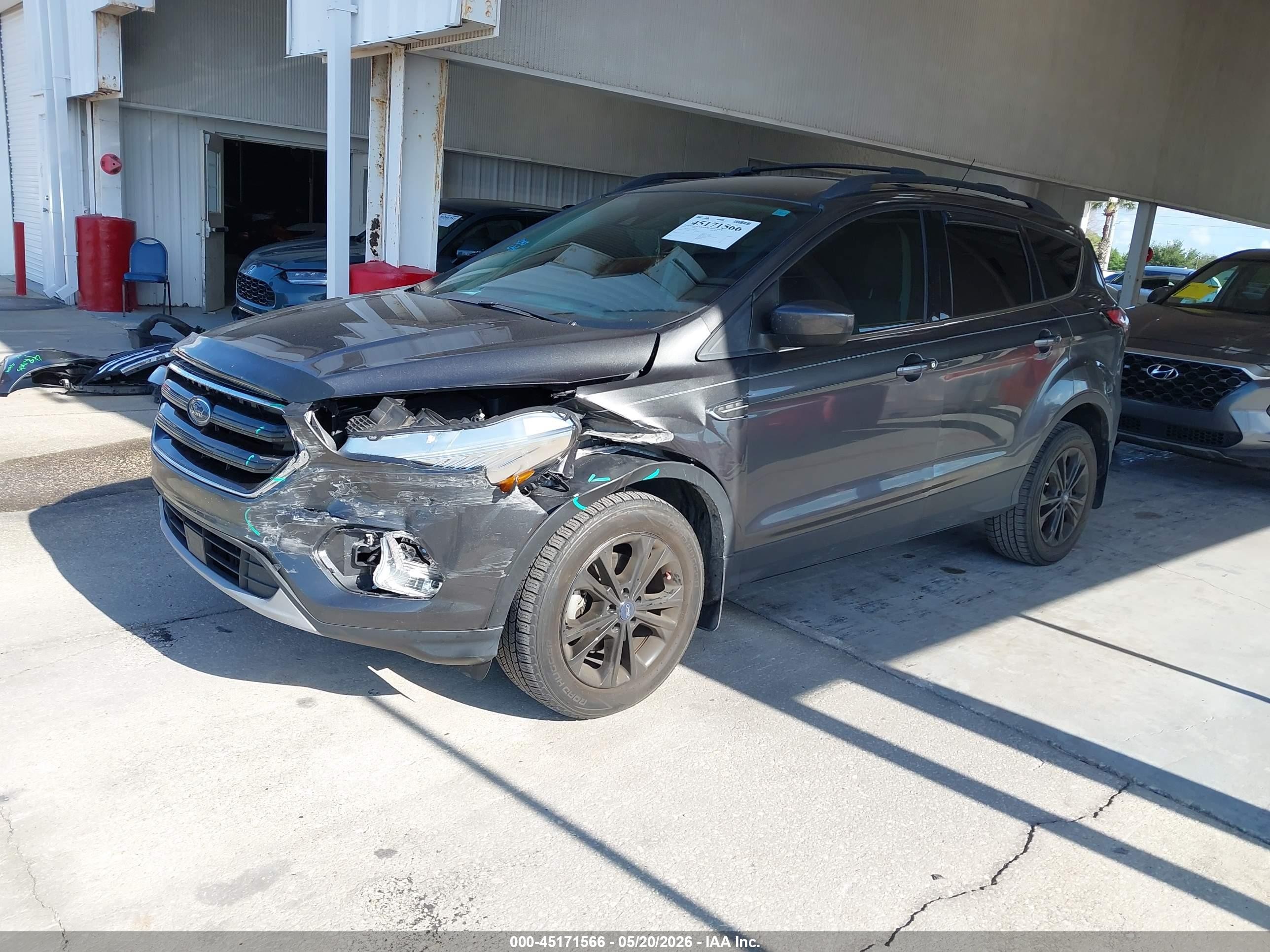 2018 Ford Escape Se Gray vin: 1FMCU0GD9JUD15153