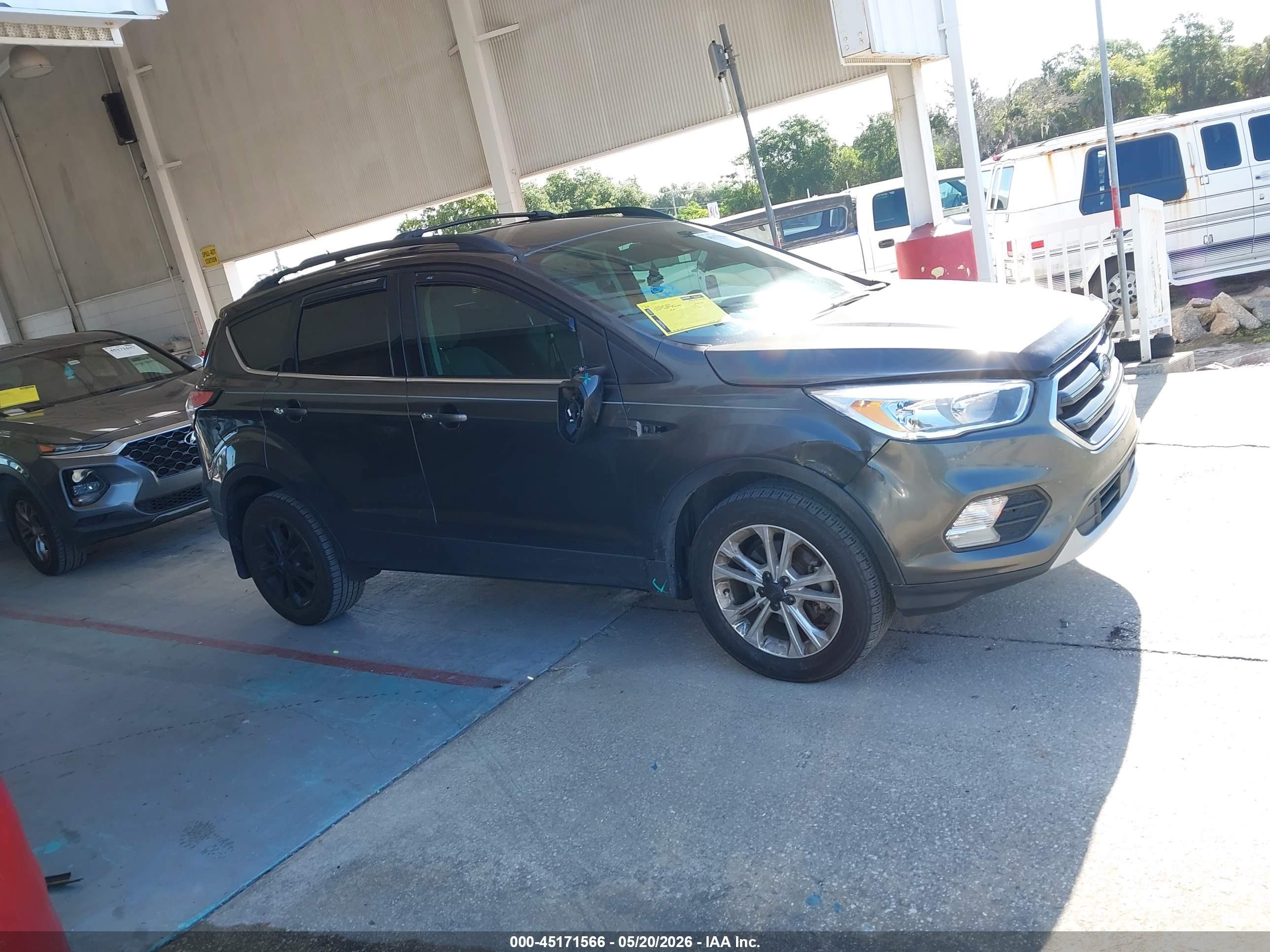 2018 Ford Escape Se Gray vin: 1FMCU0GD9JUD15153
