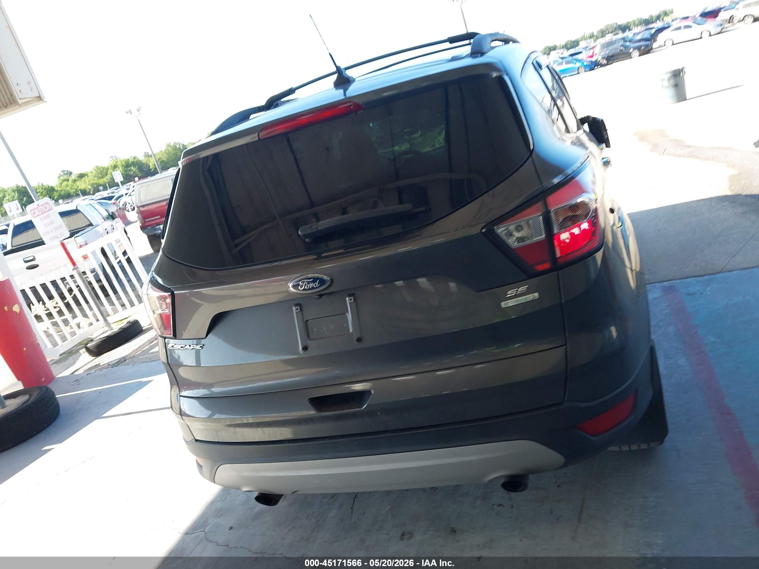 2018 Ford Escape Se Gray vin: 1FMCU0GD9JUD15153