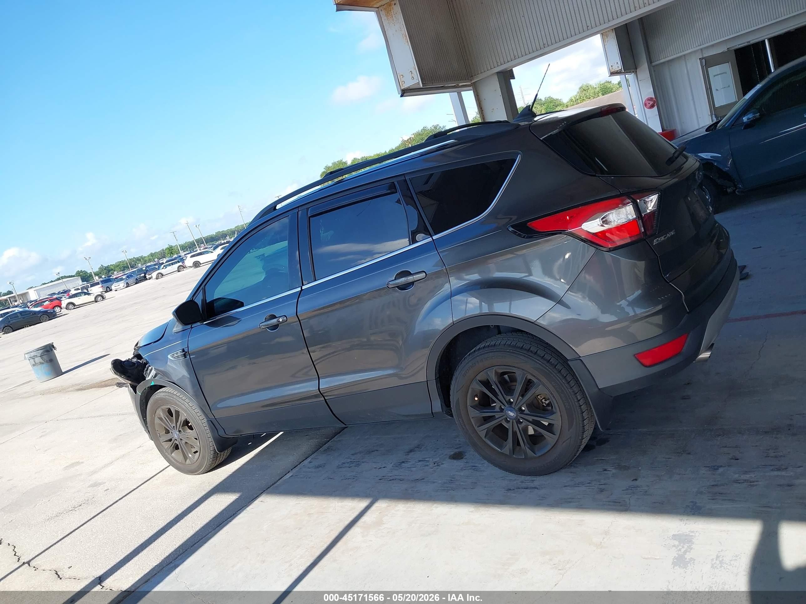 2018 Ford Escape Se Gray vin: 1FMCU0GD9JUD15153