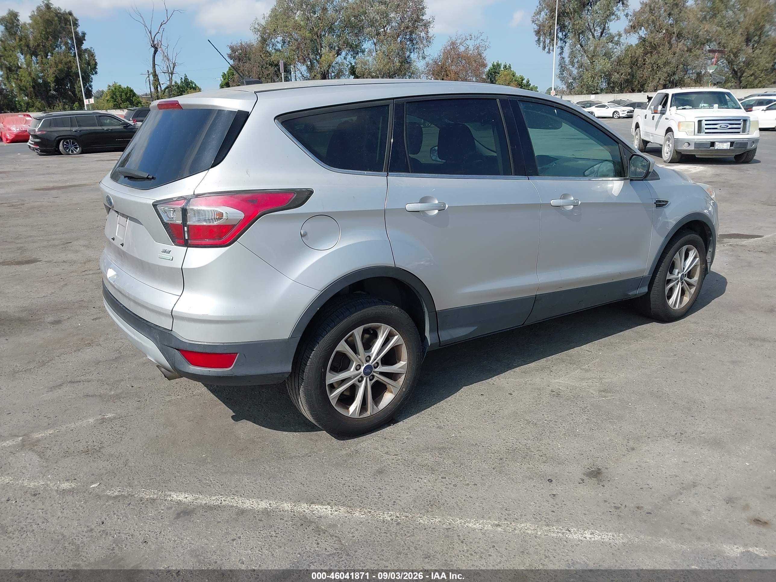 2017 Ford Escape Se Silver vin: 1FMCU0GDXHUA33159