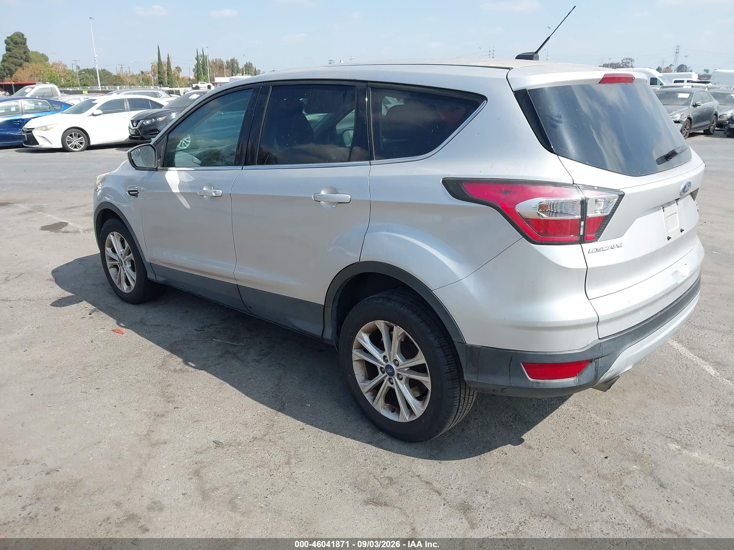 2017 Ford Escape Se Silver vin: 1FMCU0GDXHUA33159