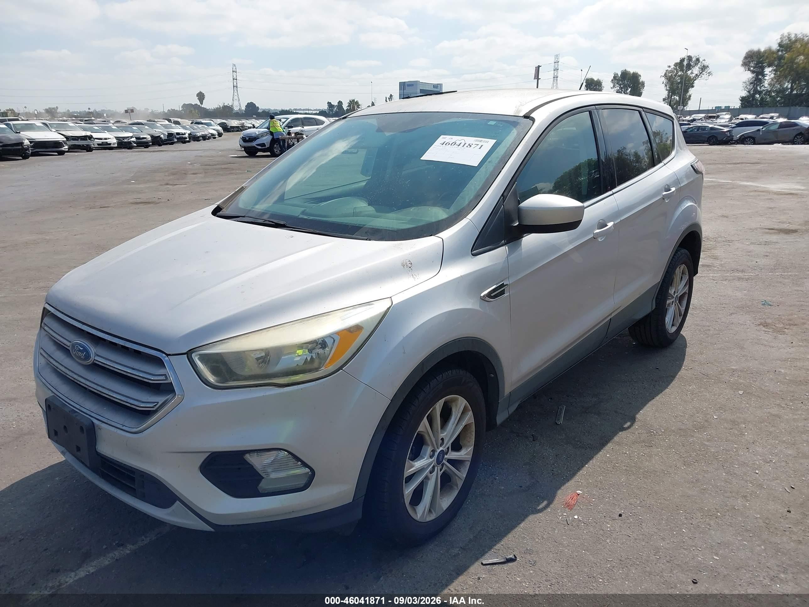 2017 Ford Escape Se Silver vin: 1FMCU0GDXHUA33159