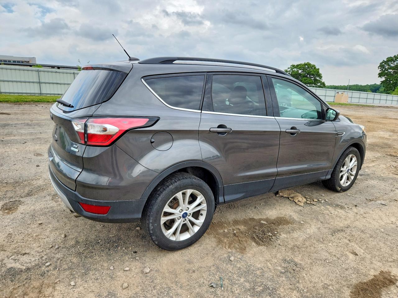 2018 Ford Escape Se Gray vin: 1FMCU0GDXJUD07126