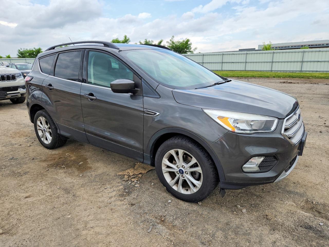 2018 Ford Escape Se Gray vin: 1FMCU0GDXJUD07126