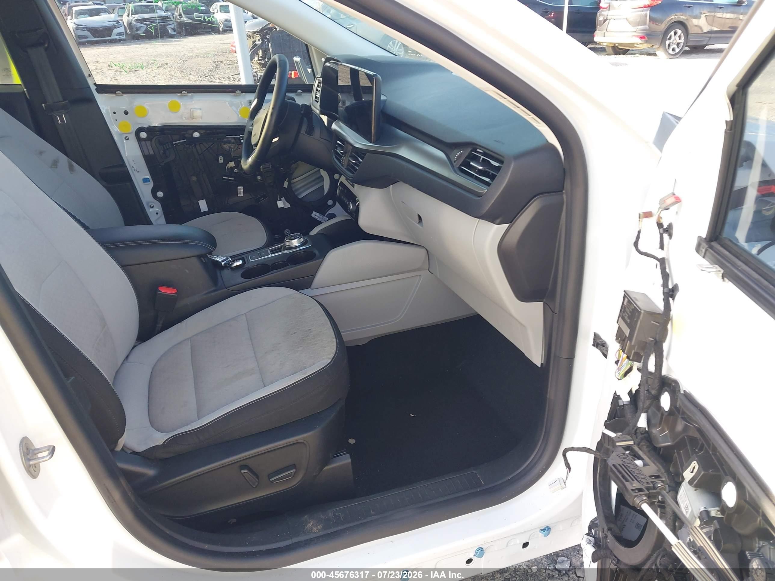 2024 Ford Escape Active White vin: 1FMCU0GN3RUB55369