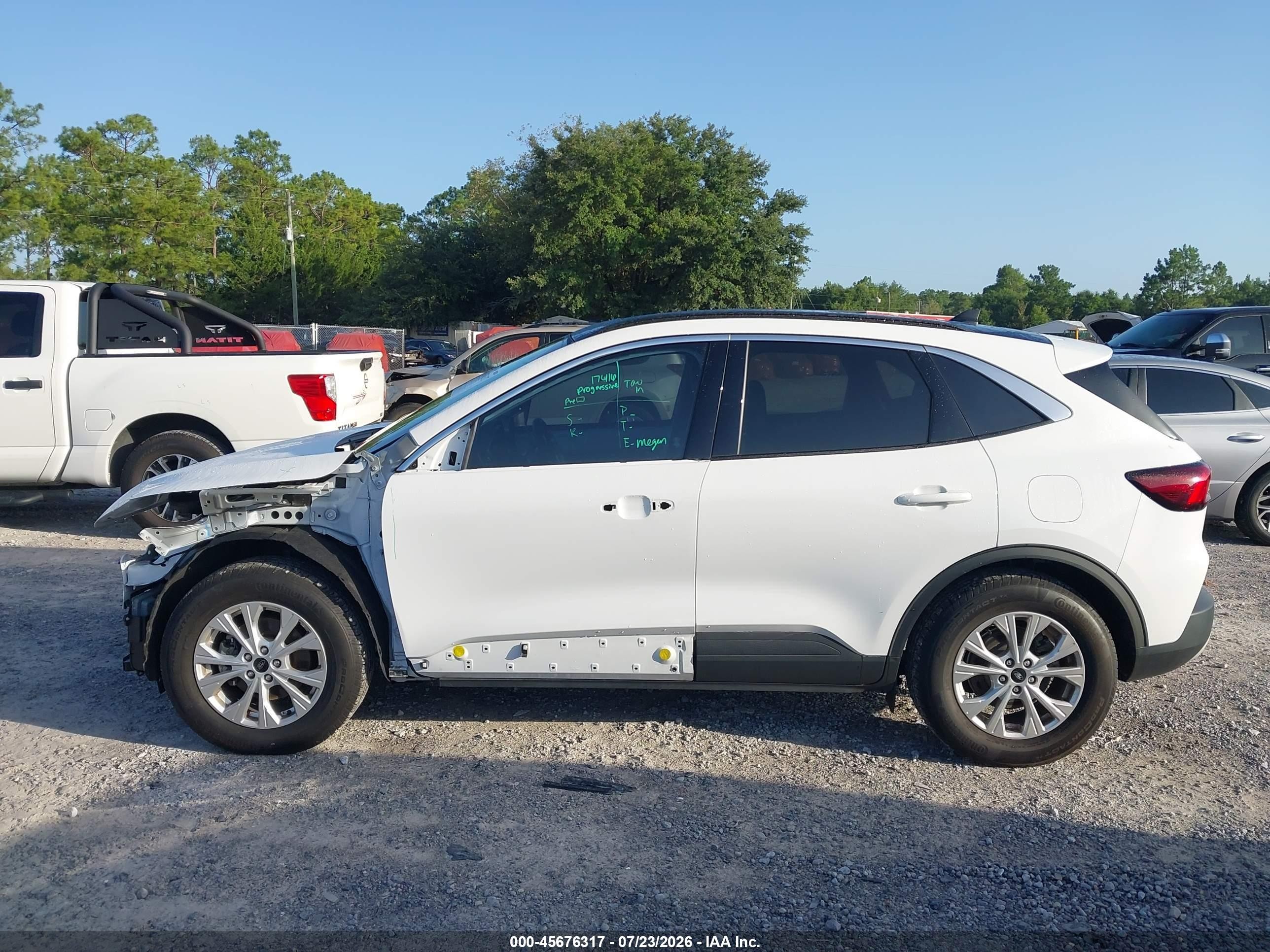 2024 Ford Escape Active White vin: 1FMCU0GN3RUB55369
