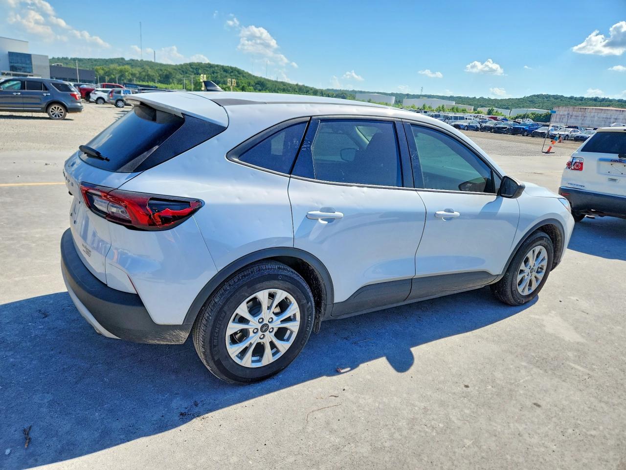 2025 Ford Escape Active White vin: 1FMCU0GN3SUB13208