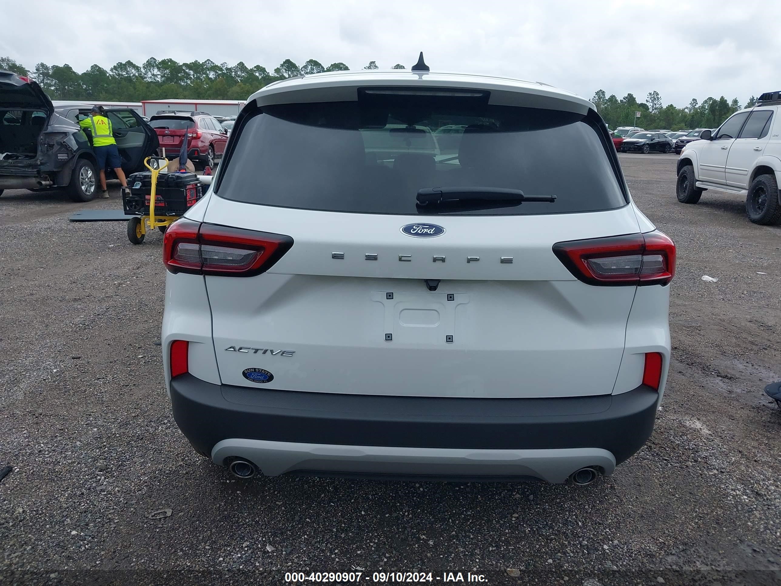 2024 Ford Escape Active White vin: 1FMCU0GNXRUB07996